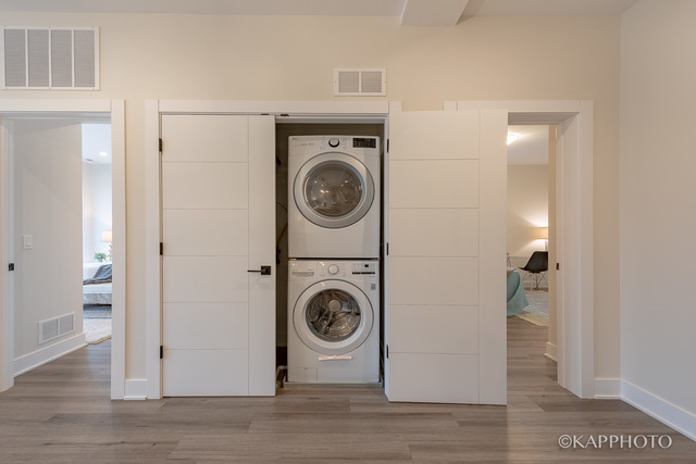 Chicago, Illinois, 60612, United States, 3 Bedrooms Bedrooms, ,2 BathroomsBathrooms,Residential,For Sale,1881356