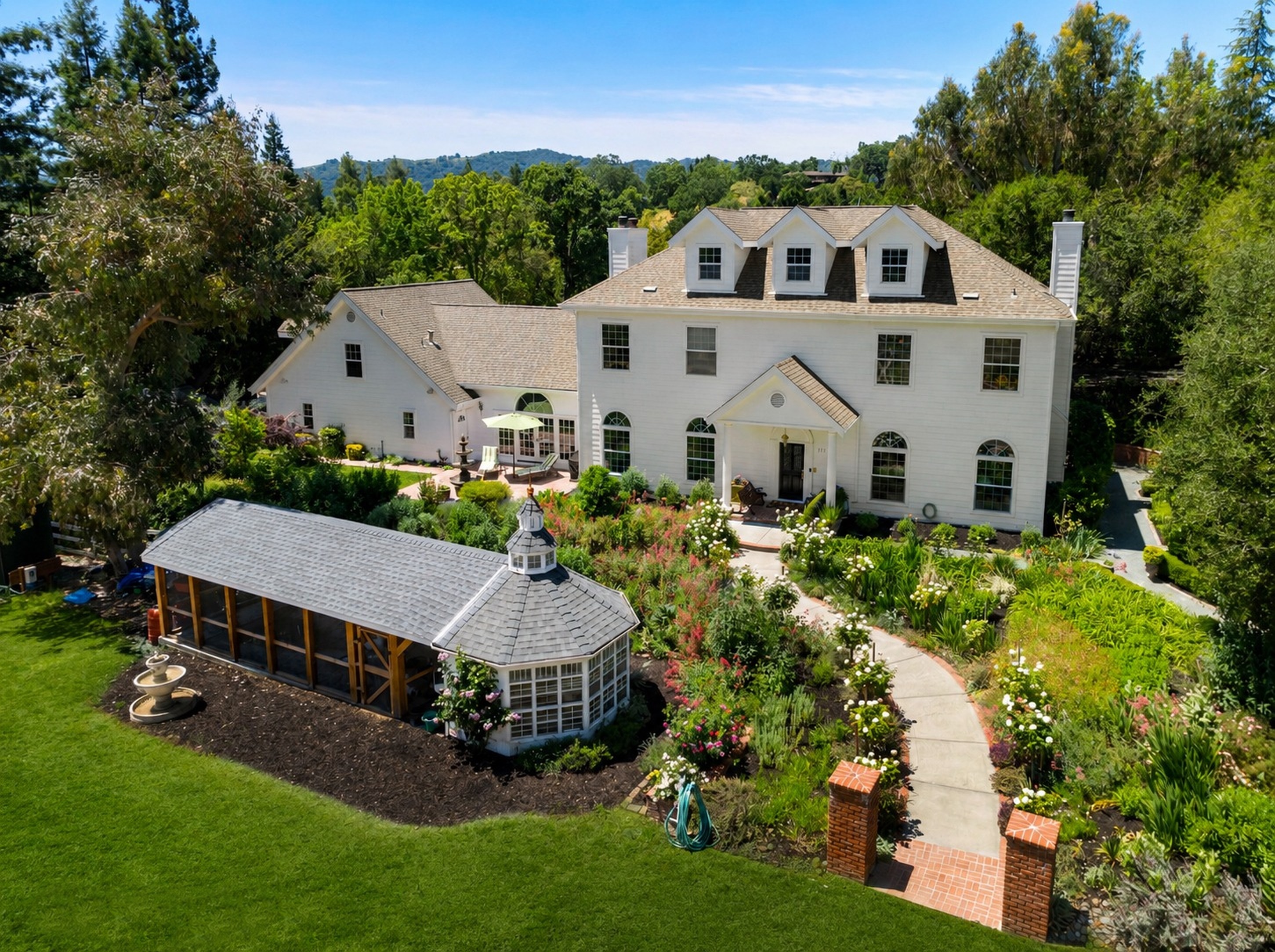  Grand Georgia Colonial Estate with Luxurious Designer Finishes - 物件實景
