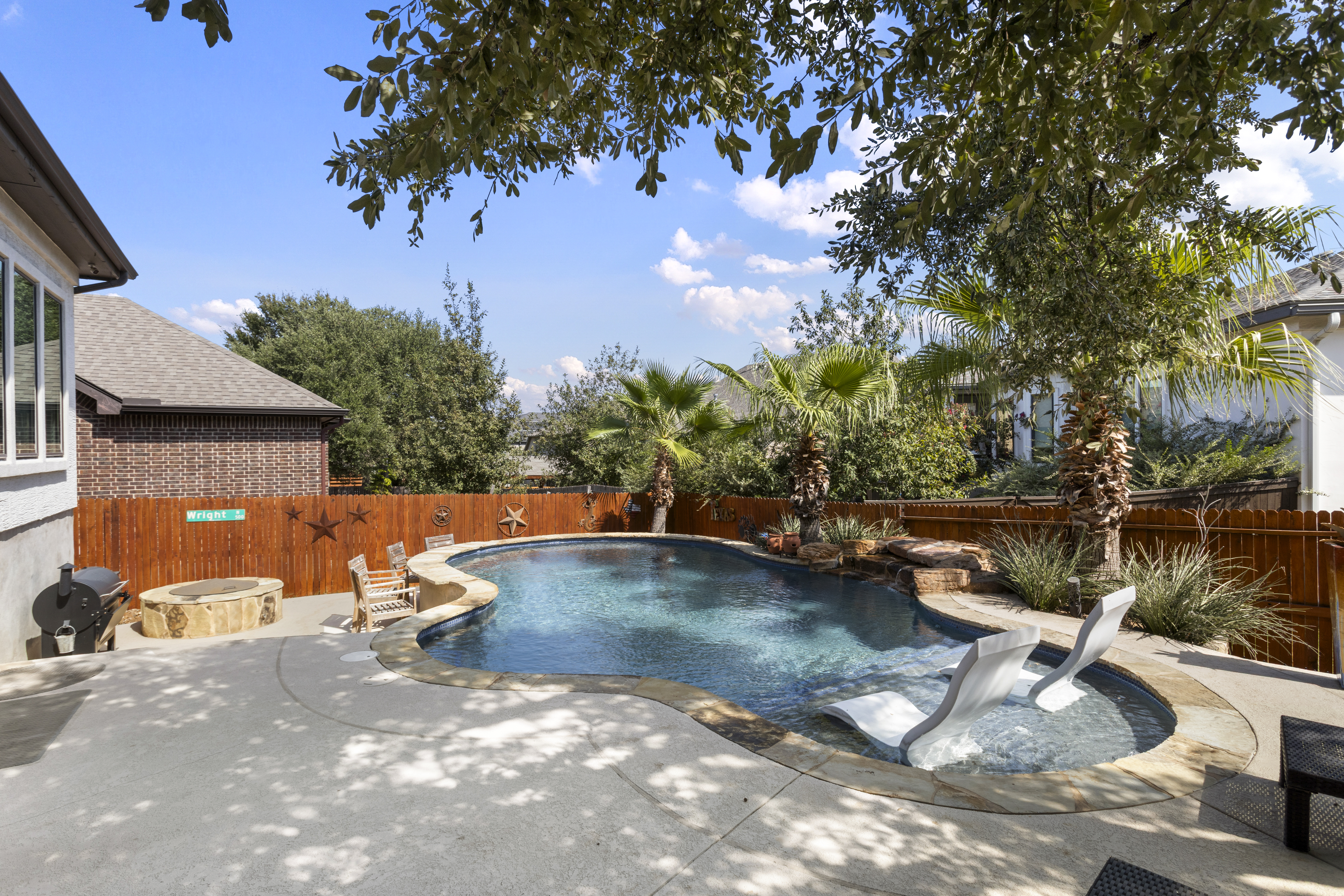  Refined Living, Resort-Style Backyard - 物件實景