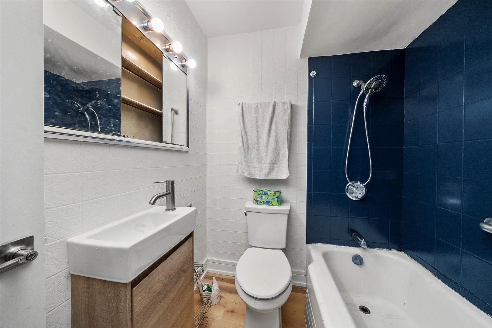 Chicago, Illinois, 60608, United States, 5 Bedrooms Bedrooms, ,3 BathroomsBathrooms,Residential,For Sale,2009072