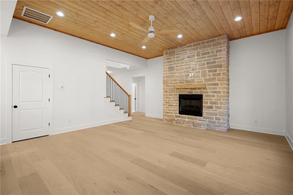 Calhoun, Georgia, 30701, United States, 4 Bedrooms Bedrooms, ,3 BathroomsBathrooms,Residential,For Sale,1979755