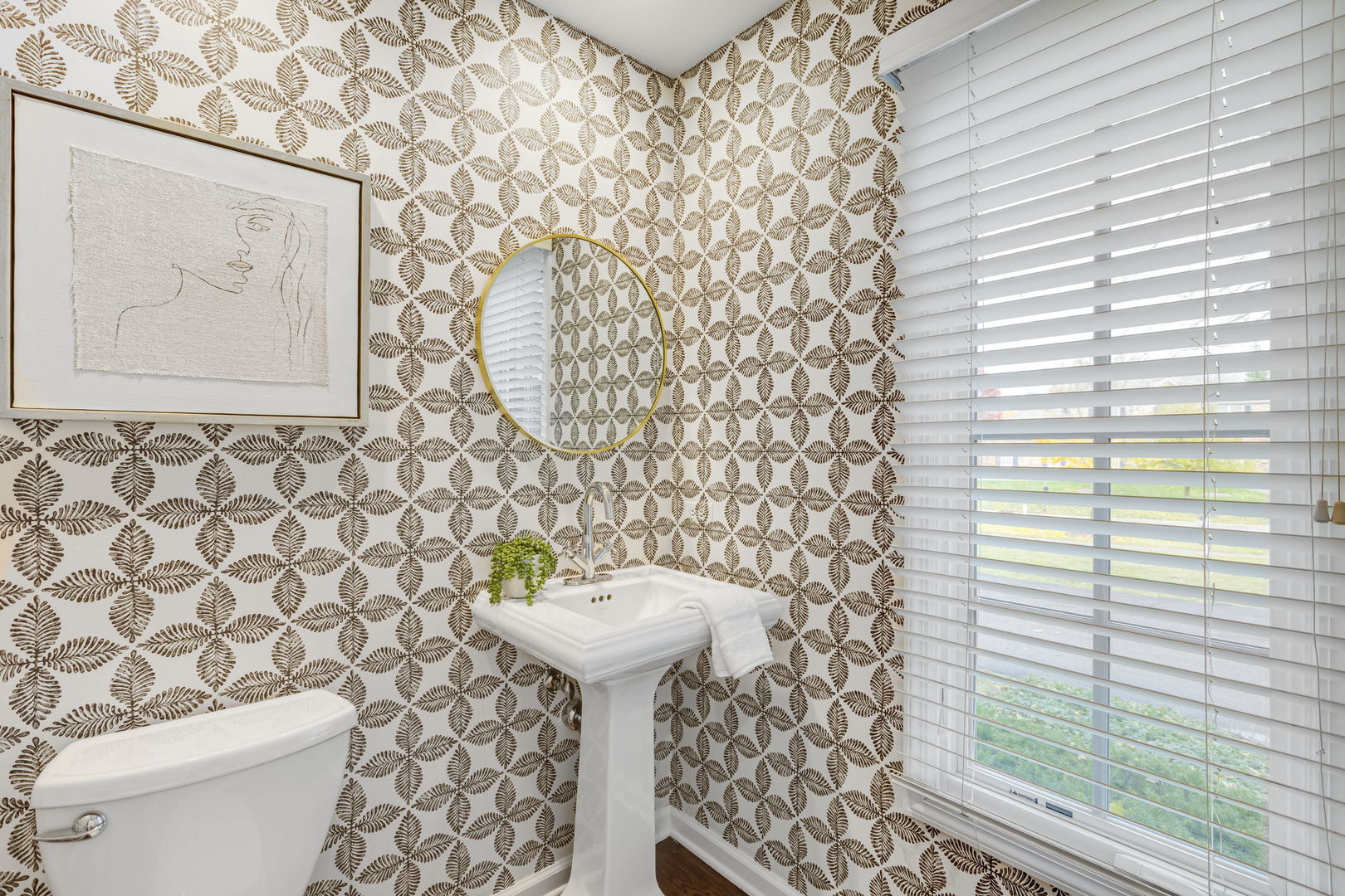 Lake Forest, Illinois, 60045, United States, 4 Bedrooms Bedrooms, ,3 BathroomsBathrooms,Residential,For Sale,1989668