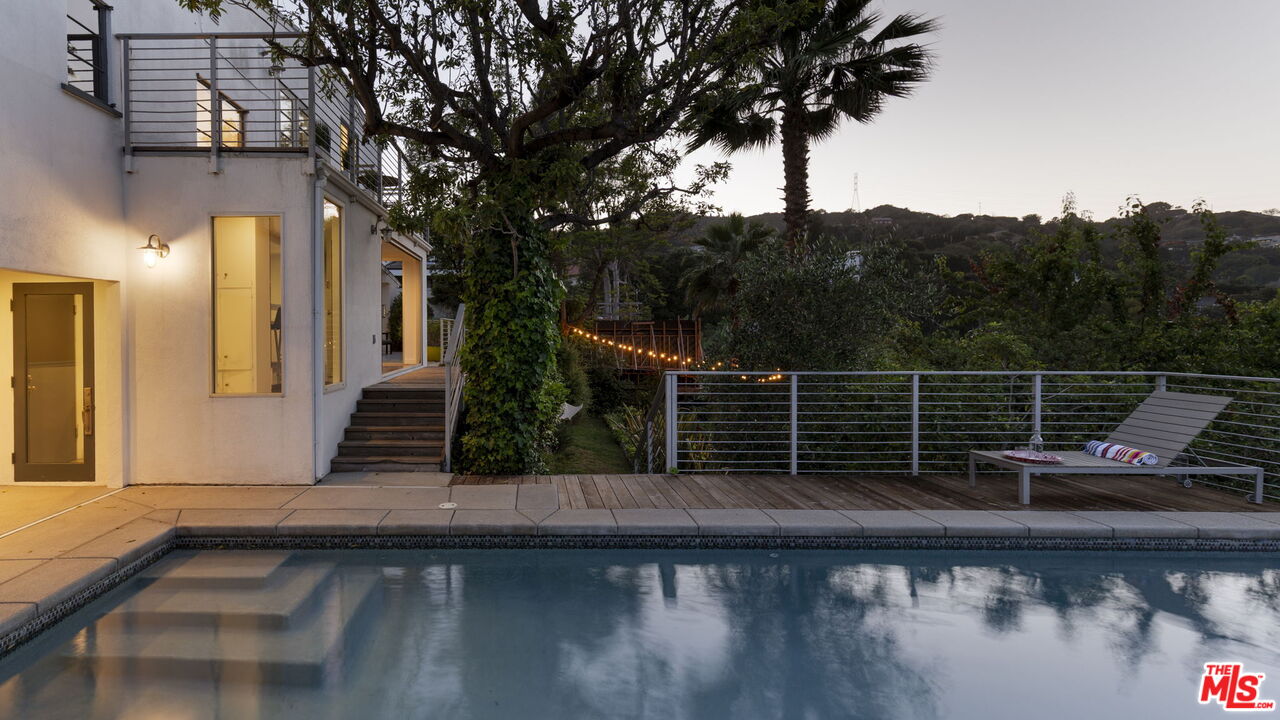 Los Angeles, California, 90068, United States, 3 Bedrooms Bedrooms, ,4 BathroomsBathrooms,Residential,For Sale,1839885