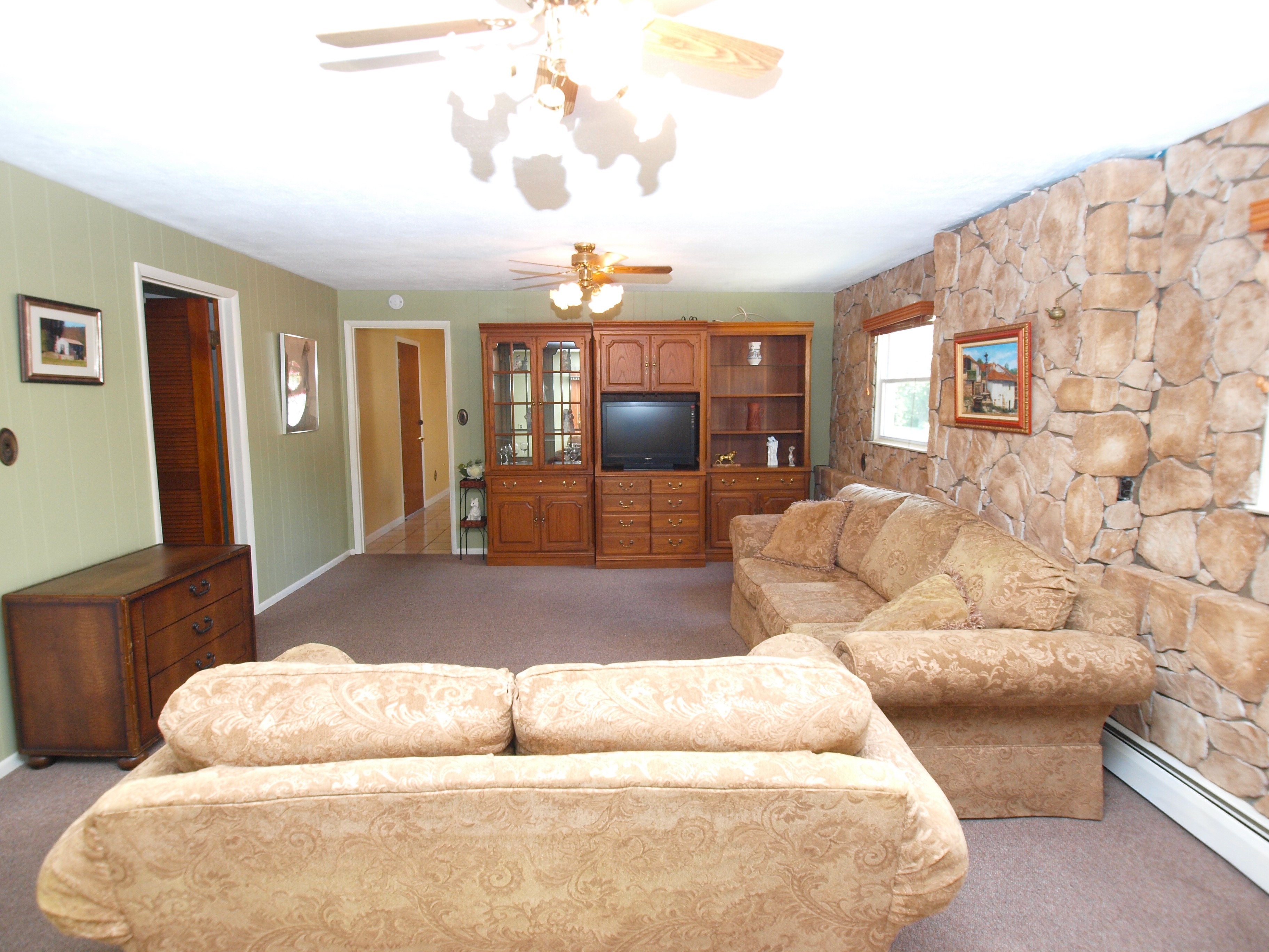 Pompton Plains, New Jersey, 07444, United States, 3 Bedrooms Bedrooms, ,2 BathroomsBathrooms,Residential,For Sale,1937203