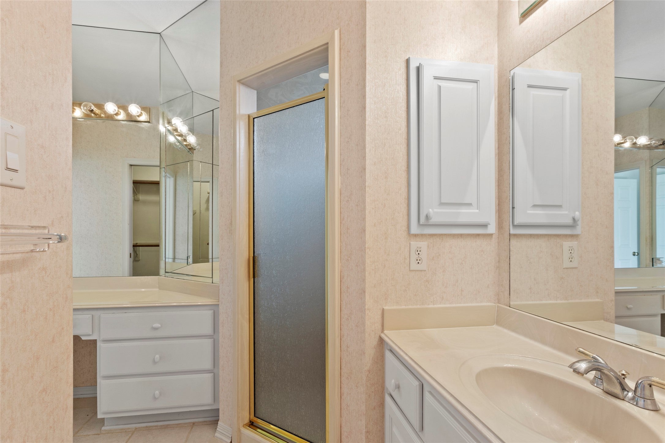 Houston, Texas, 77055, United States, 3 Bedrooms Bedrooms, ,2 BathroomsBathrooms,Residential,For Sale,1923474