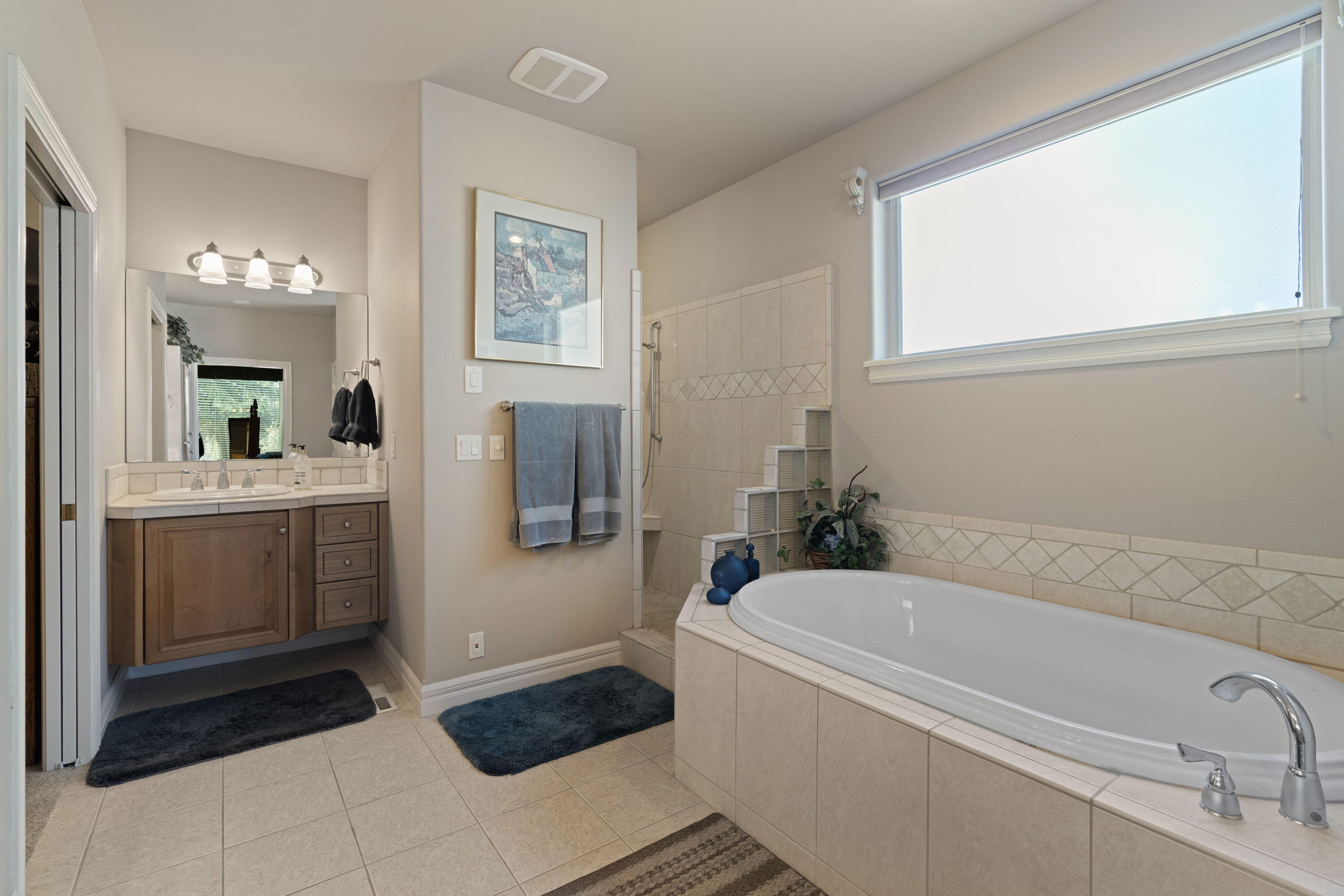 Redmond, Oregon, 97756, United States, 3 Bedrooms Bedrooms, ,3 BathroomsBathrooms,Residential,For Sale,1926997