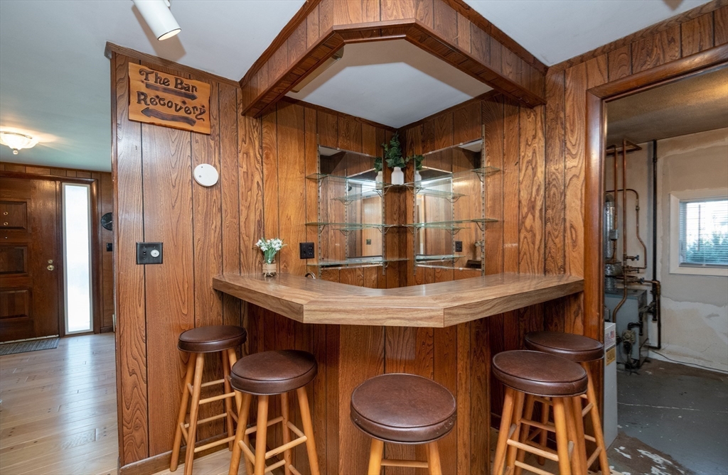 Salem, Massachusetts, 01970, United States, 2 Bedrooms Bedrooms, ,2 BathroomsBathrooms,Residential,For Sale,1944835
