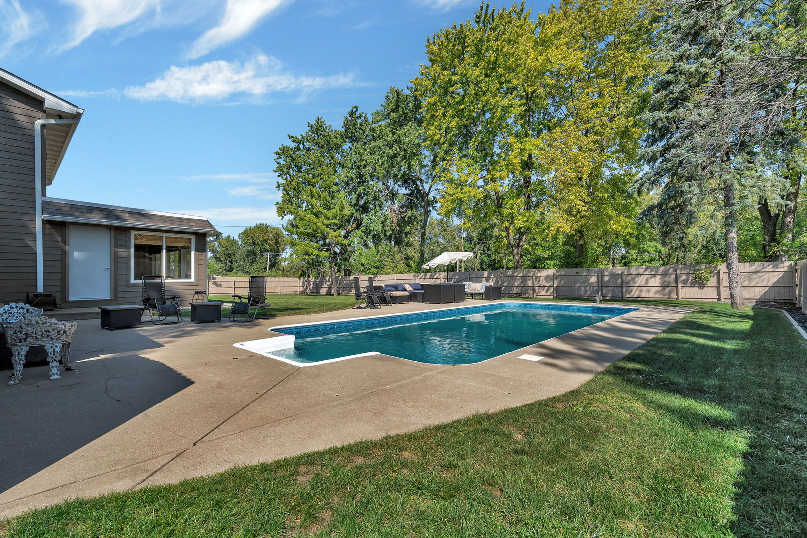 Joliet, Illinois, 60431, United States, 3 Bedrooms Bedrooms, ,3 BathroomsBathrooms,Residential,For Sale,1989625