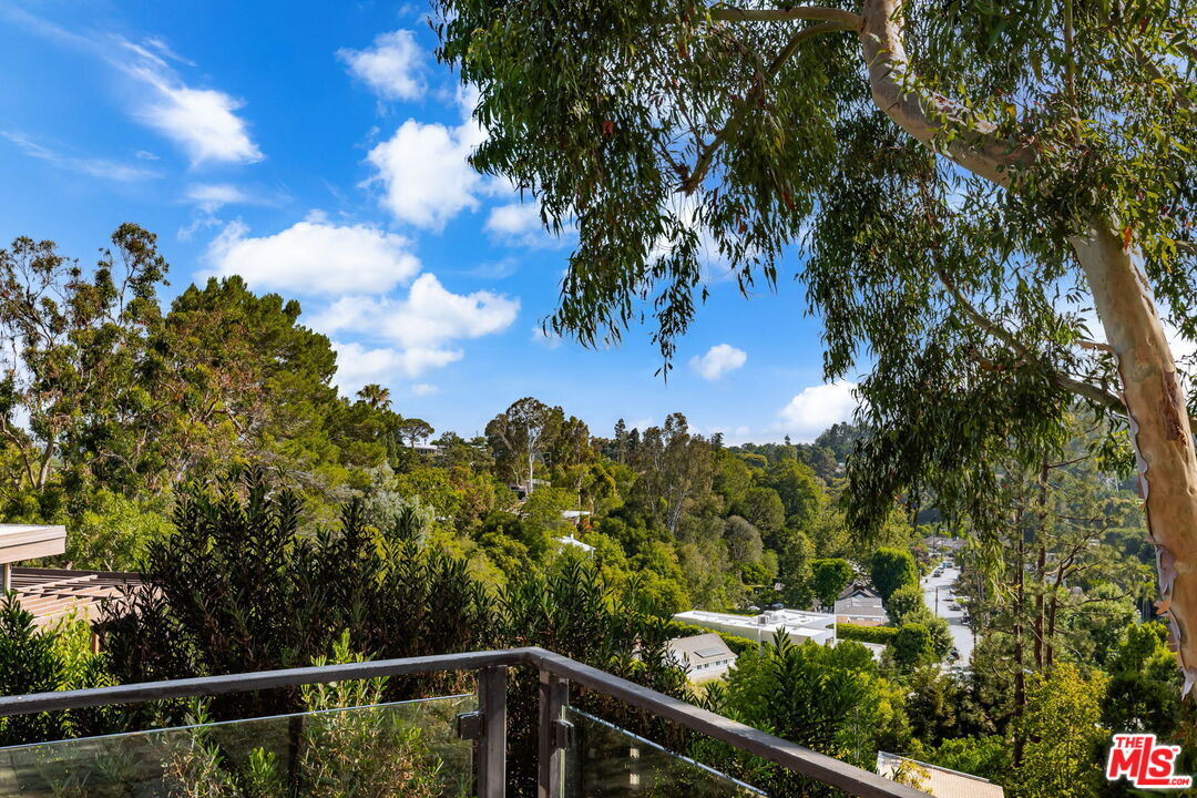 Los Angeles, California, 90049, United States, 4 Bedrooms Bedrooms, ,5 BathroomsBathrooms,Residential,For Sale,1901289