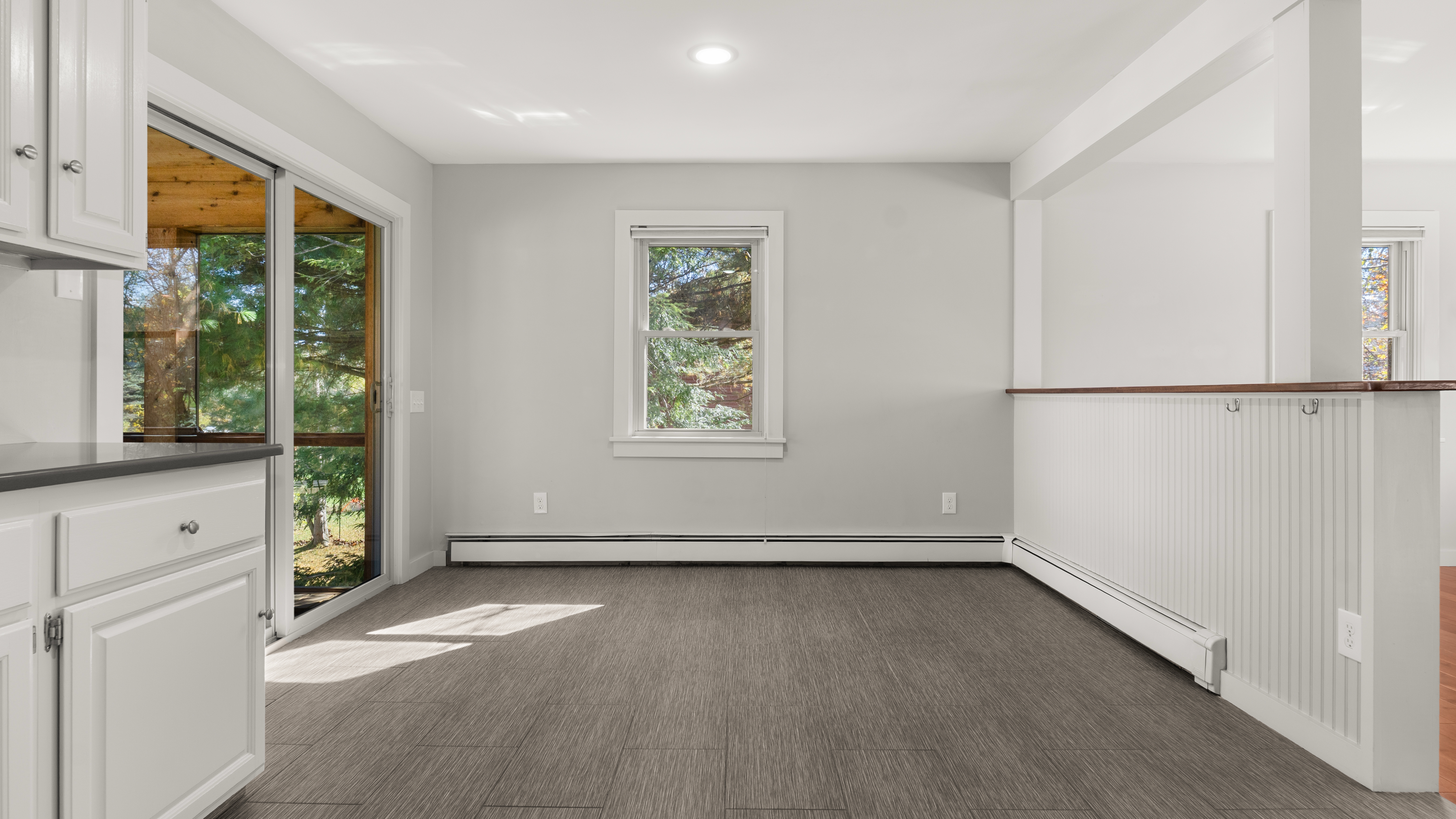  Move-In Ready Pittsfield Raised Ranch  Updated 3-Bed with Heated 3-Bay Detached - 物件實景