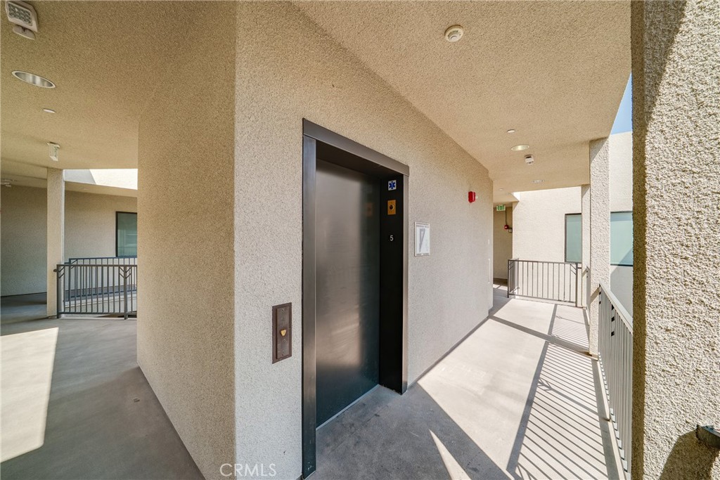 Glendale, California, 91205, United States, 2 Bedrooms Bedrooms, ,2 BathroomsBathrooms,Residential,For Sale,1950855