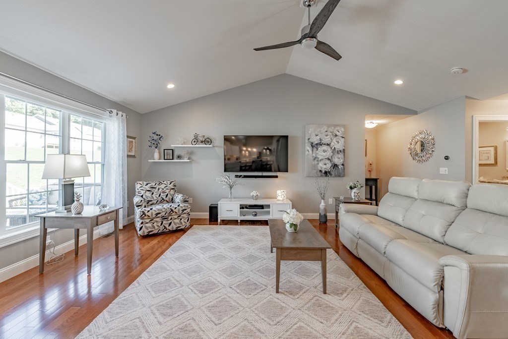 Ludlow, Massachusetts, 01056, United States, 2 Bedrooms Bedrooms, ,2 BathroomsBathrooms,Residential,For Sale,1925126