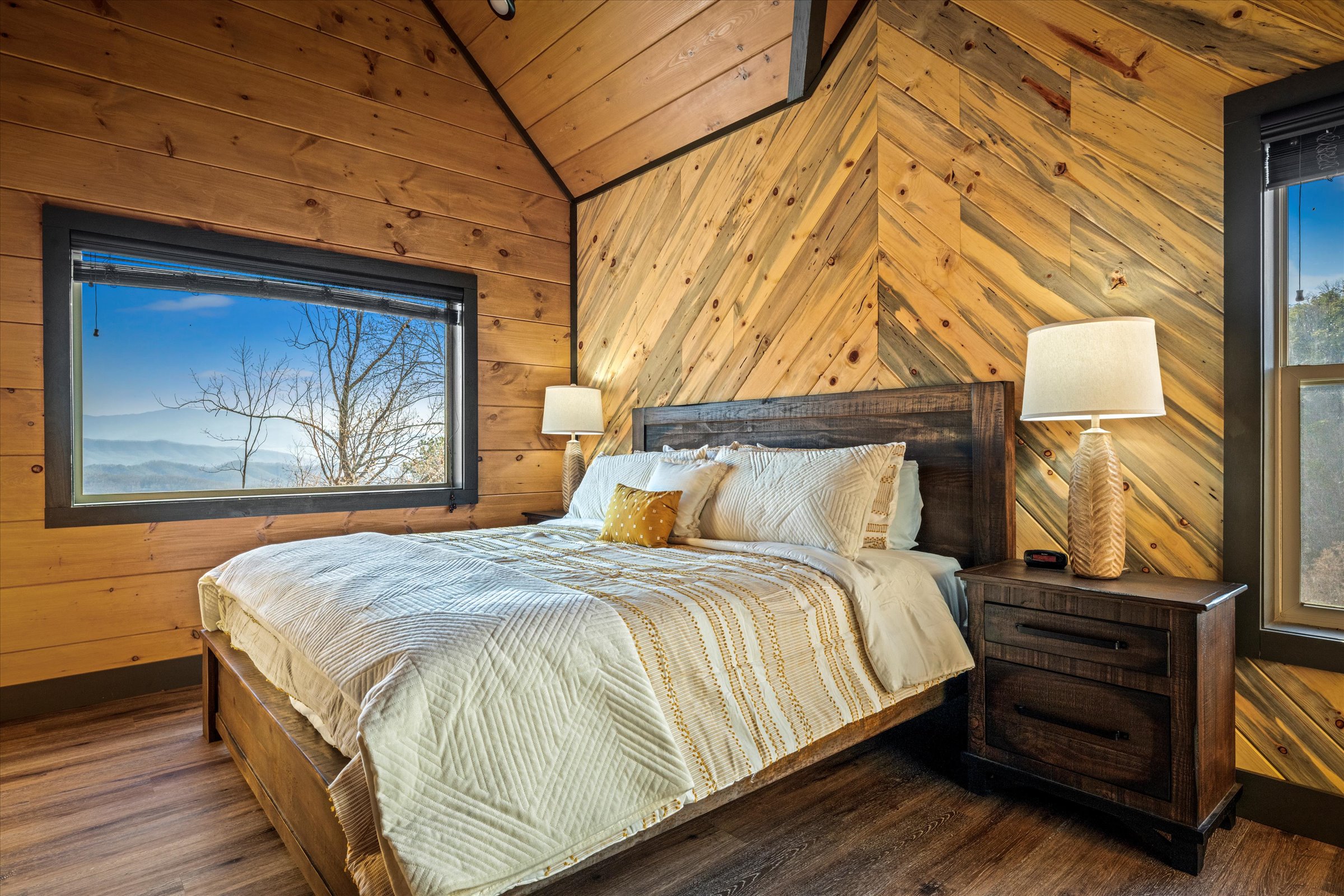 Sevierville, Tennessee, 37876, United States, 5 Bedrooms Bedrooms, ,6 BathroomsBathrooms,Residential,For Sale,1975935