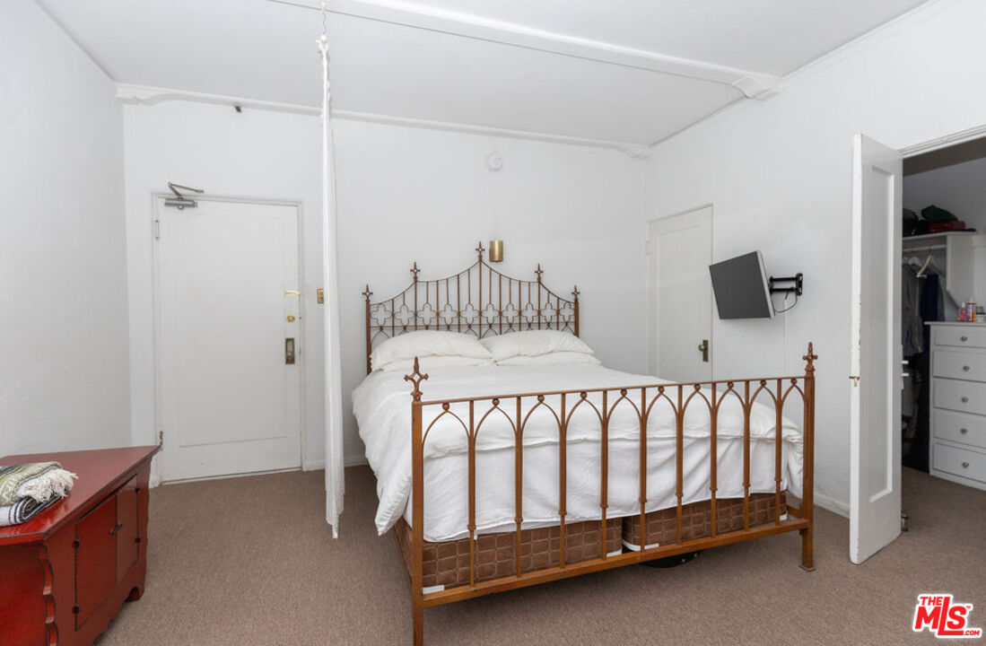 2041 N Vermont Ave, Los Angeles, California, 90027, United States, 7 Bedrooms Bedrooms, ,Residential,For Sale,2041 N Vermont Ave,1614097