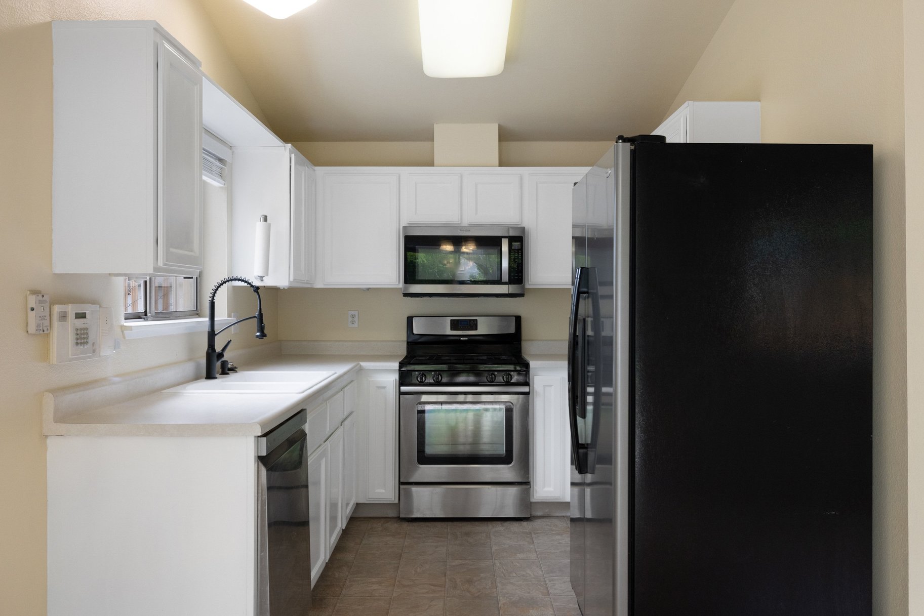  Move-in Ready. Great starter or investment home - 物件實景