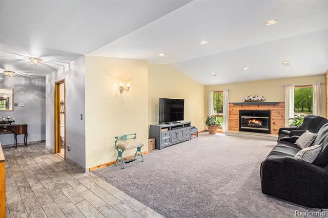 Iosco Twp, Michigan, 48843, United States, 4 Bedrooms Bedrooms, ,4 BathroomsBathrooms,Residential,For Sale,1980571