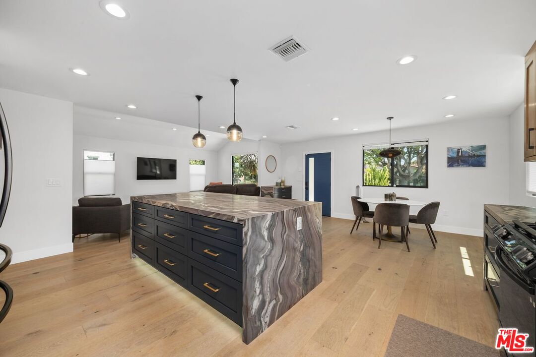 Culver City, California, 90232, United States, 3 Bedrooms Bedrooms, ,2 BathroomsBathrooms,Residential,For Sale,1911213