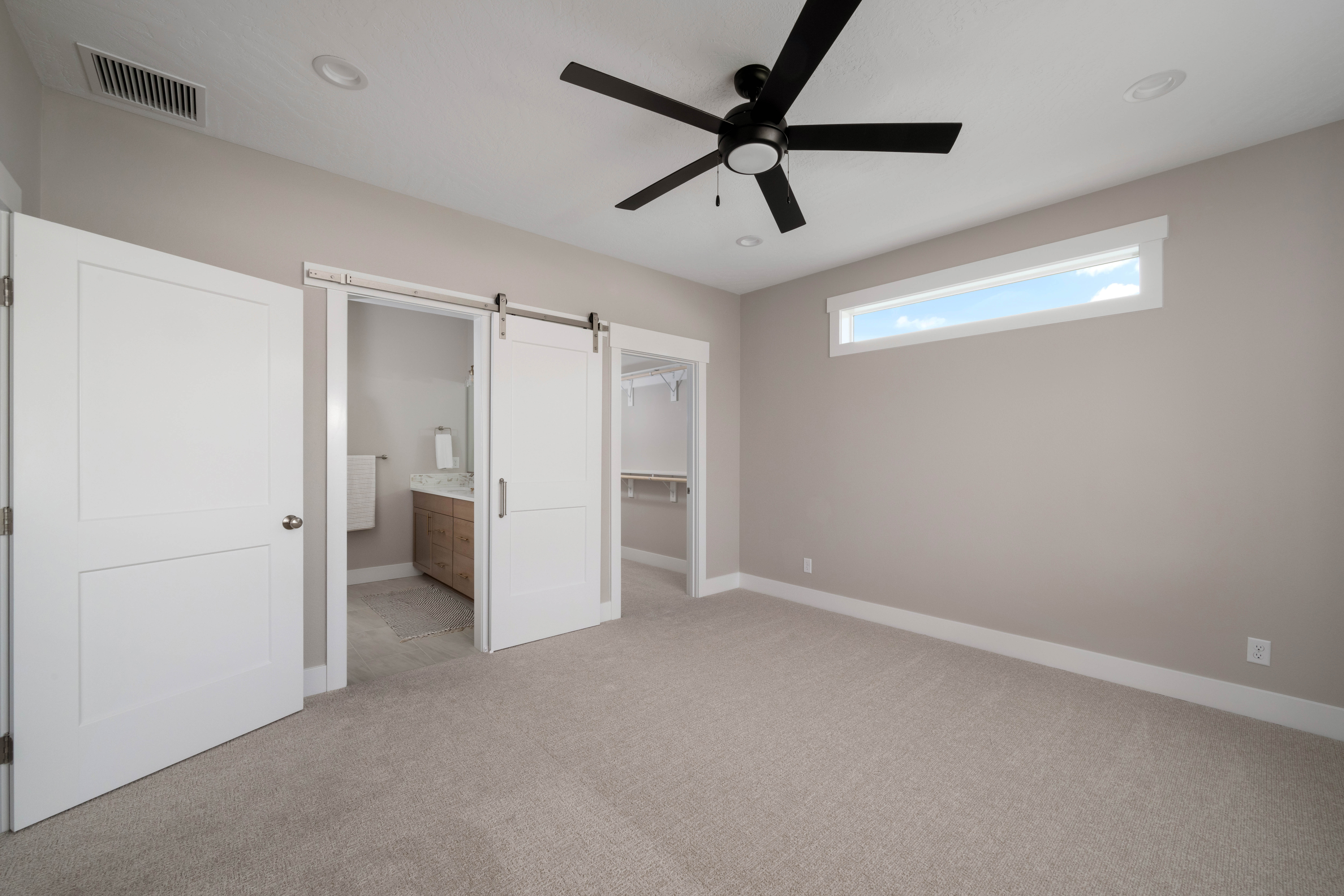  CORNER LOT - 物件實景