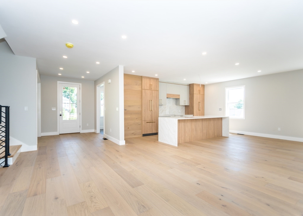 Waltham, Massachusetts, 02453, United States, 4 Bedrooms Bedrooms, ,5 BathroomsBathrooms,Residential,For Sale,1858244