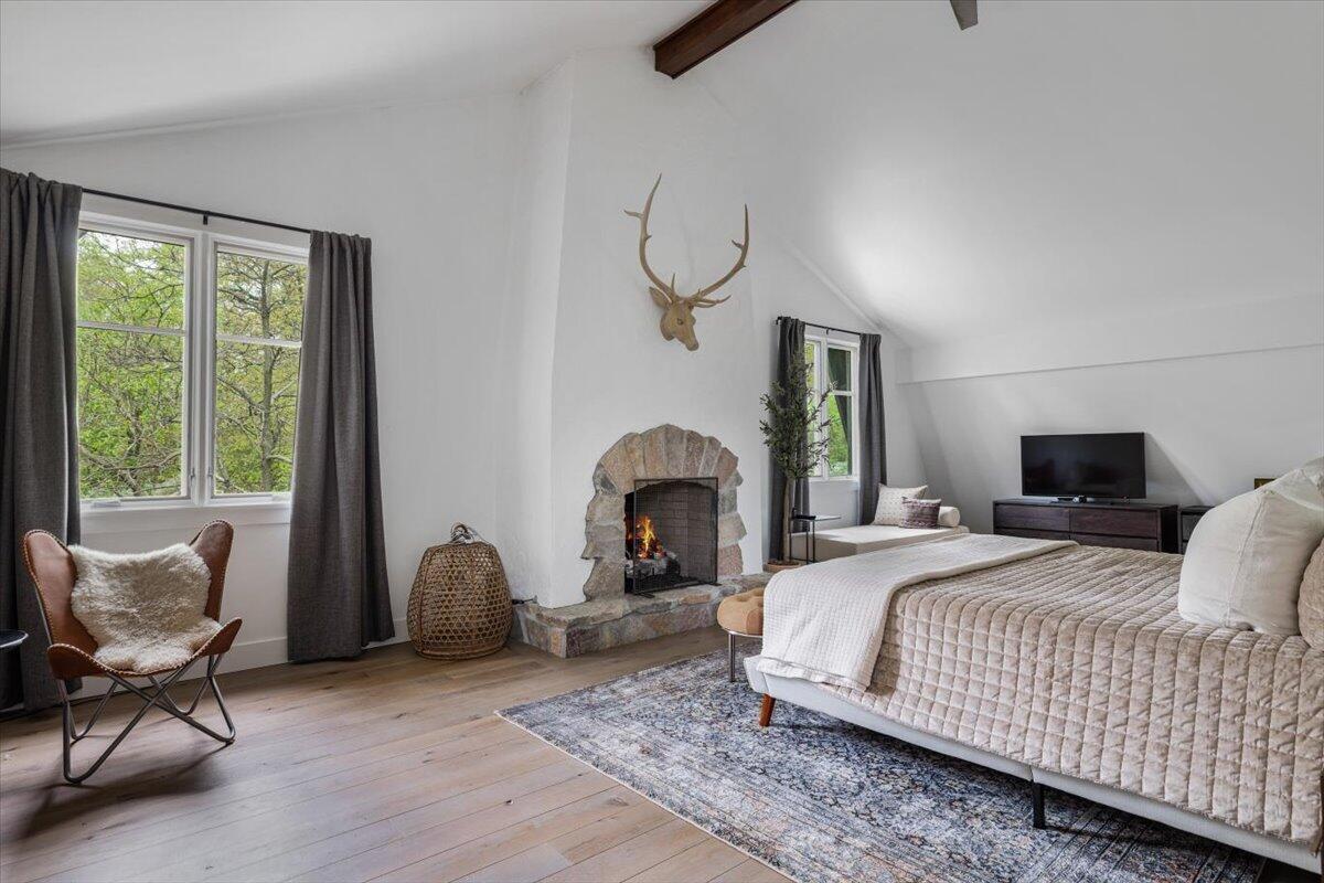 Michiana Shores, Indiana, 46360, United States, 5 Bedrooms Bedrooms, ,4 BathroomsBathrooms,Residential,For Sale,1949684