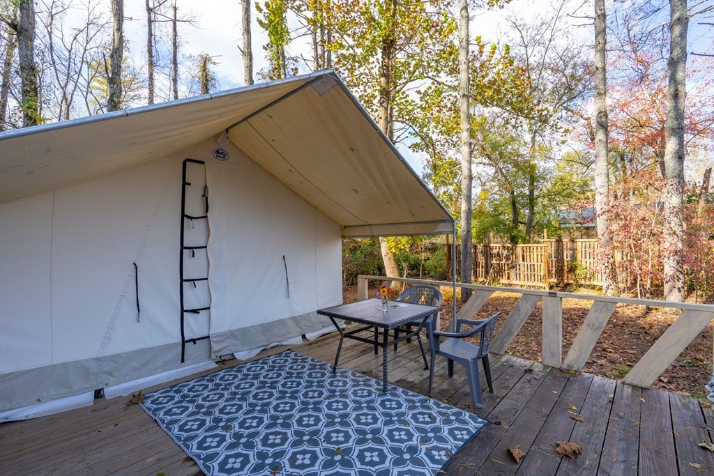 Brasstown, North Carolina, 28902, United States, 3 Bedrooms Bedrooms, ,3 BathroomsBathrooms,Residential,For Sale,1986118