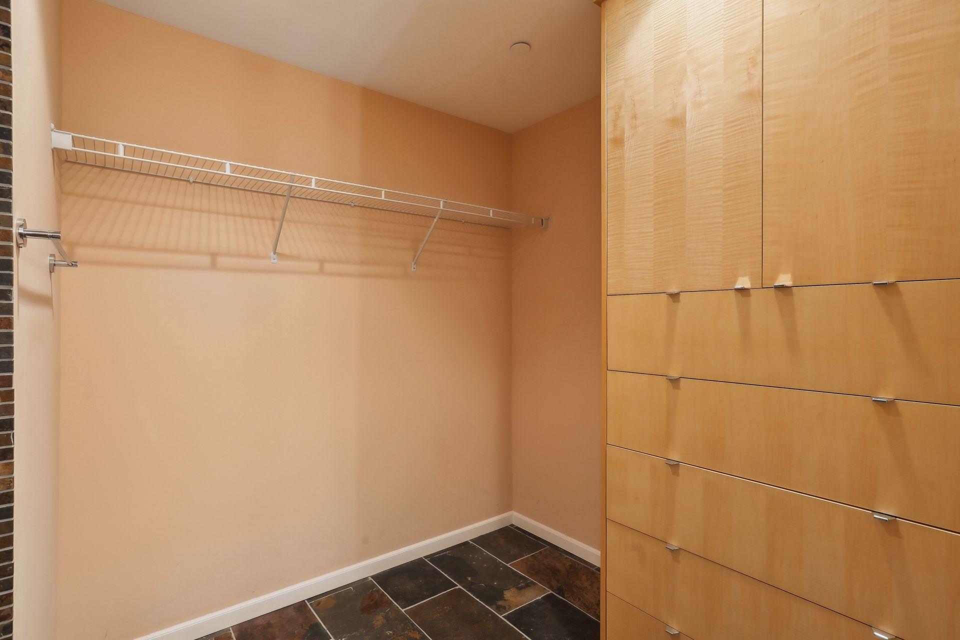 Minneapolis, Minnesota, 55403, United States, 2 Bedrooms Bedrooms, ,1 BathroomBathrooms,Residential,For Sale,1794027