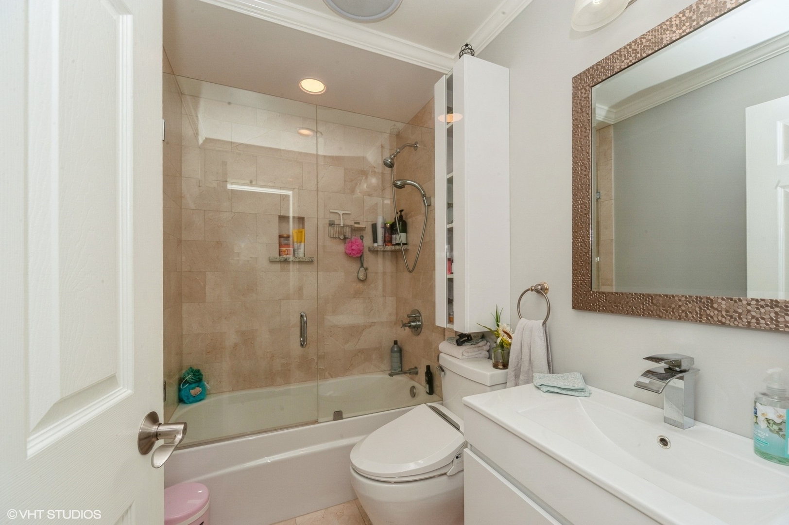 Vernon Hills, Illinois, 60061, United States, 3 Bedrooms Bedrooms, ,3 BathroomsBathrooms,Residential,For Sale,1885308