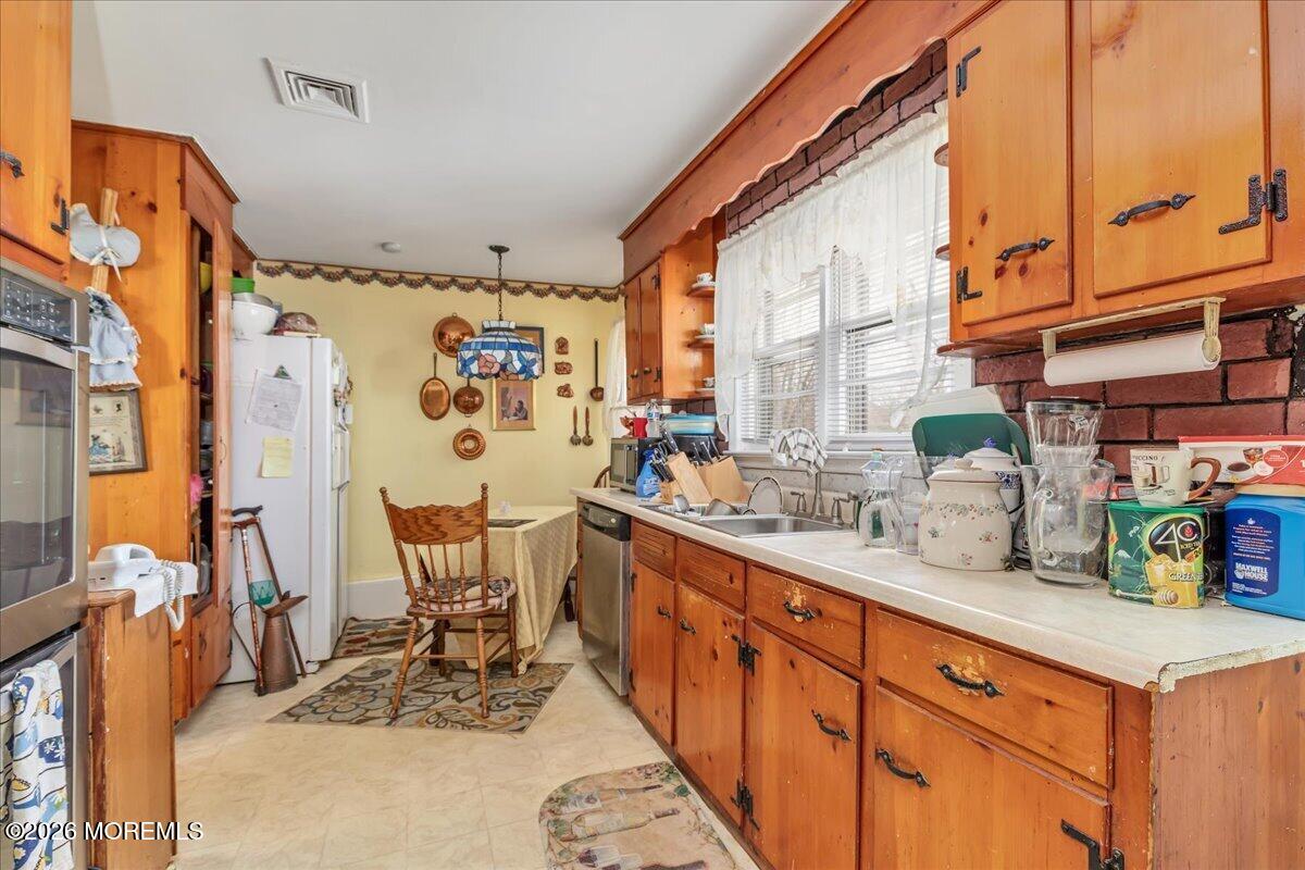 Aberdeen, New Jersey, 07747, United States, 3 Bedrooms Bedrooms, ,2 BathroomsBathrooms,Residential,For Sale,2038481