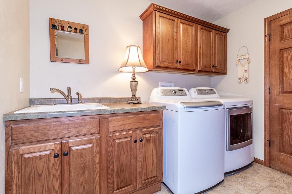 New London, Wisconsin, 54961-8857, United States, 4 Bedrooms Bedrooms, ,4 BathroomsBathrooms,Residential,For Sale,2001494