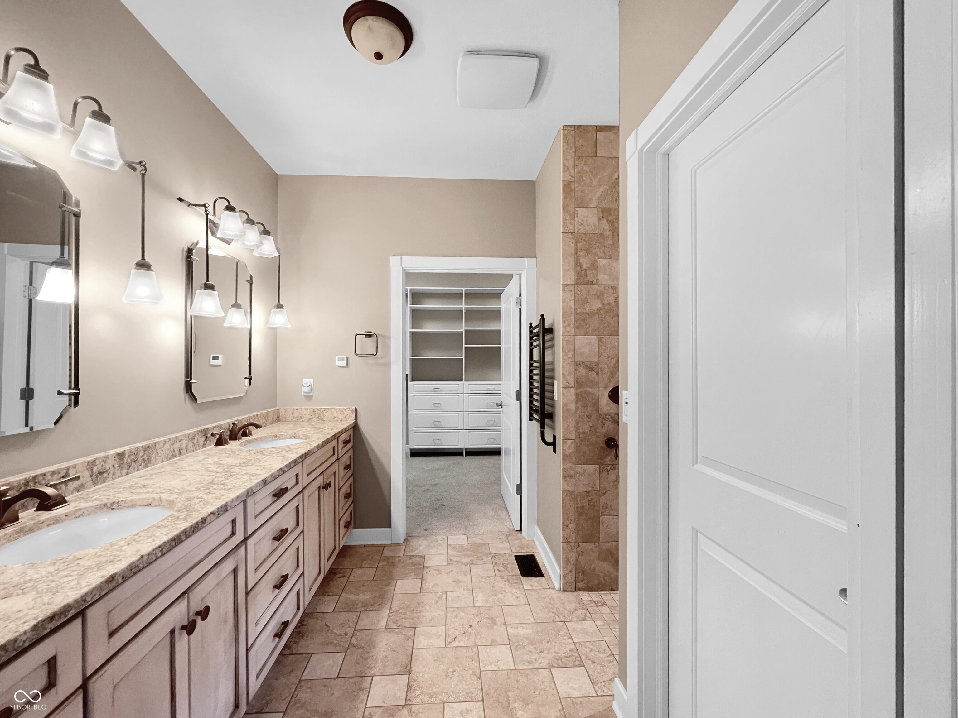 Columbus, Indiana, 47201, United States, 3 Bedrooms Bedrooms, ,3 BathroomsBathrooms,Residential,For Sale,1977125