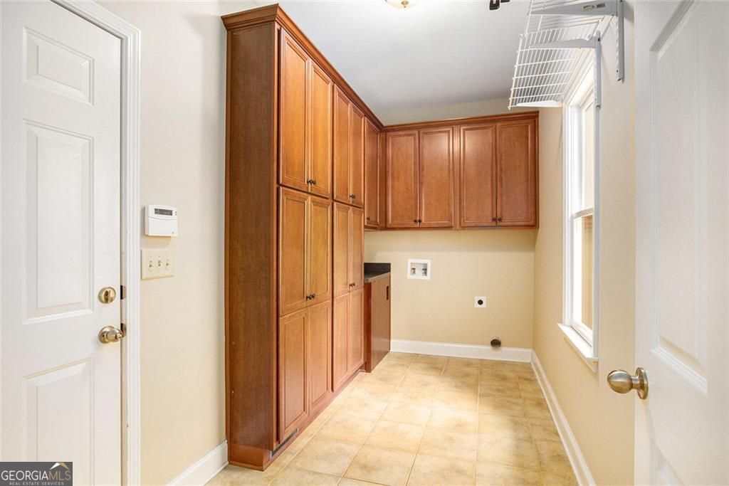 DAWSONVILLE, Georgia, 30534, United States, 3 Bedrooms Bedrooms, ,3 BathroomsBathrooms,Residential,For Sale,1894600