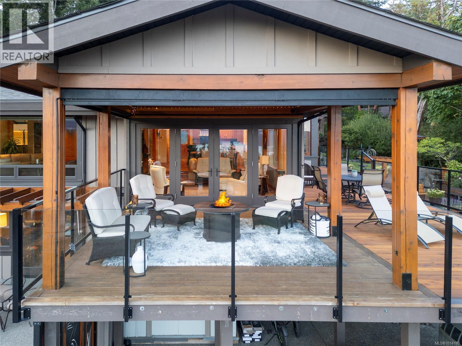 CENTRAL SAANICH, British Columbia, V8M 1S2, CA, 3 Bedrooms Bedrooms, ,4 BathroomsBathrooms,Residential,For Sale,1947352