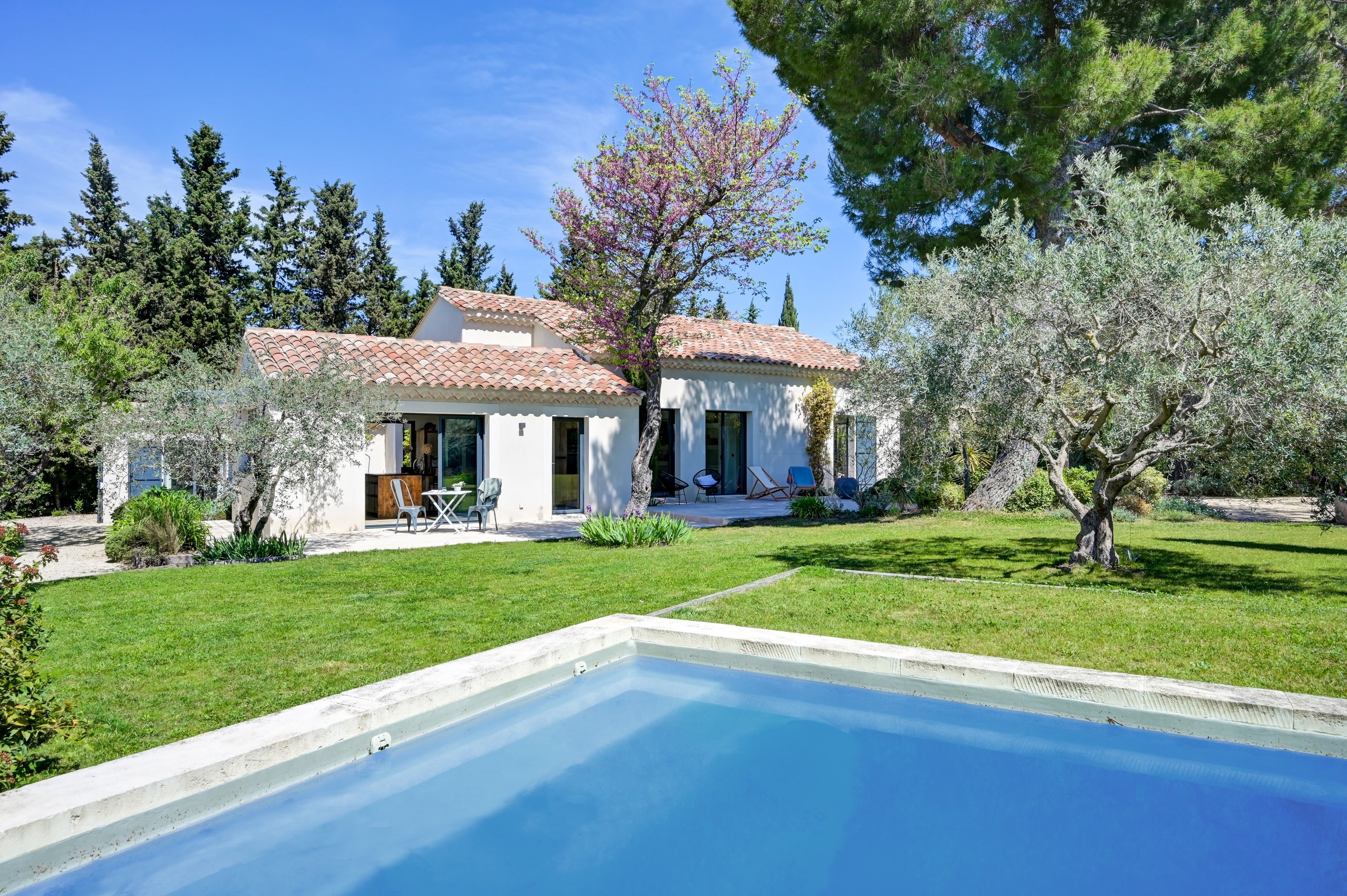  Exclusive. Rare in Eygalières, beautiful renovated house in the village center … - 物件實景