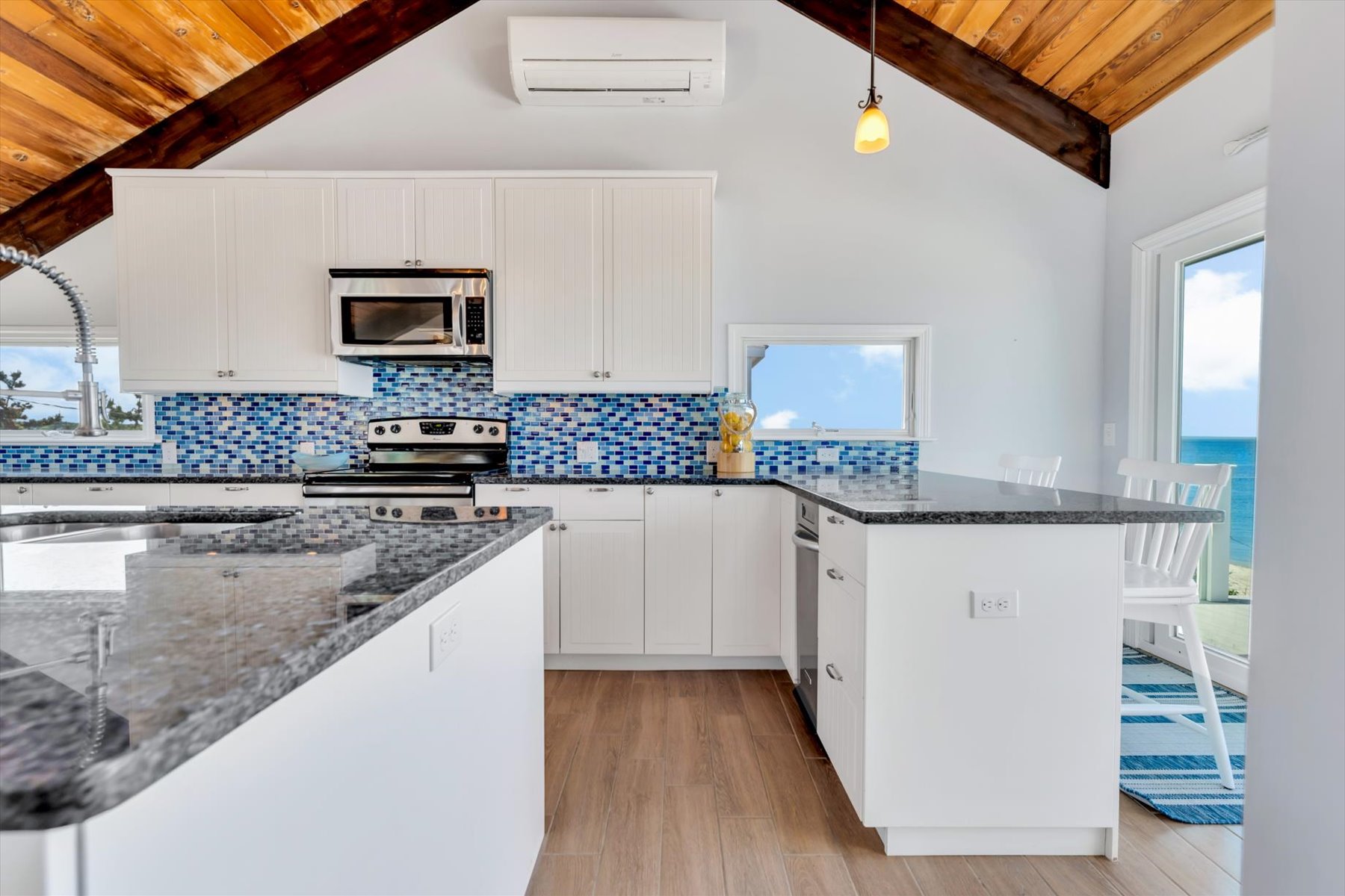  An Exceptional Waterfront Property - 物件實景