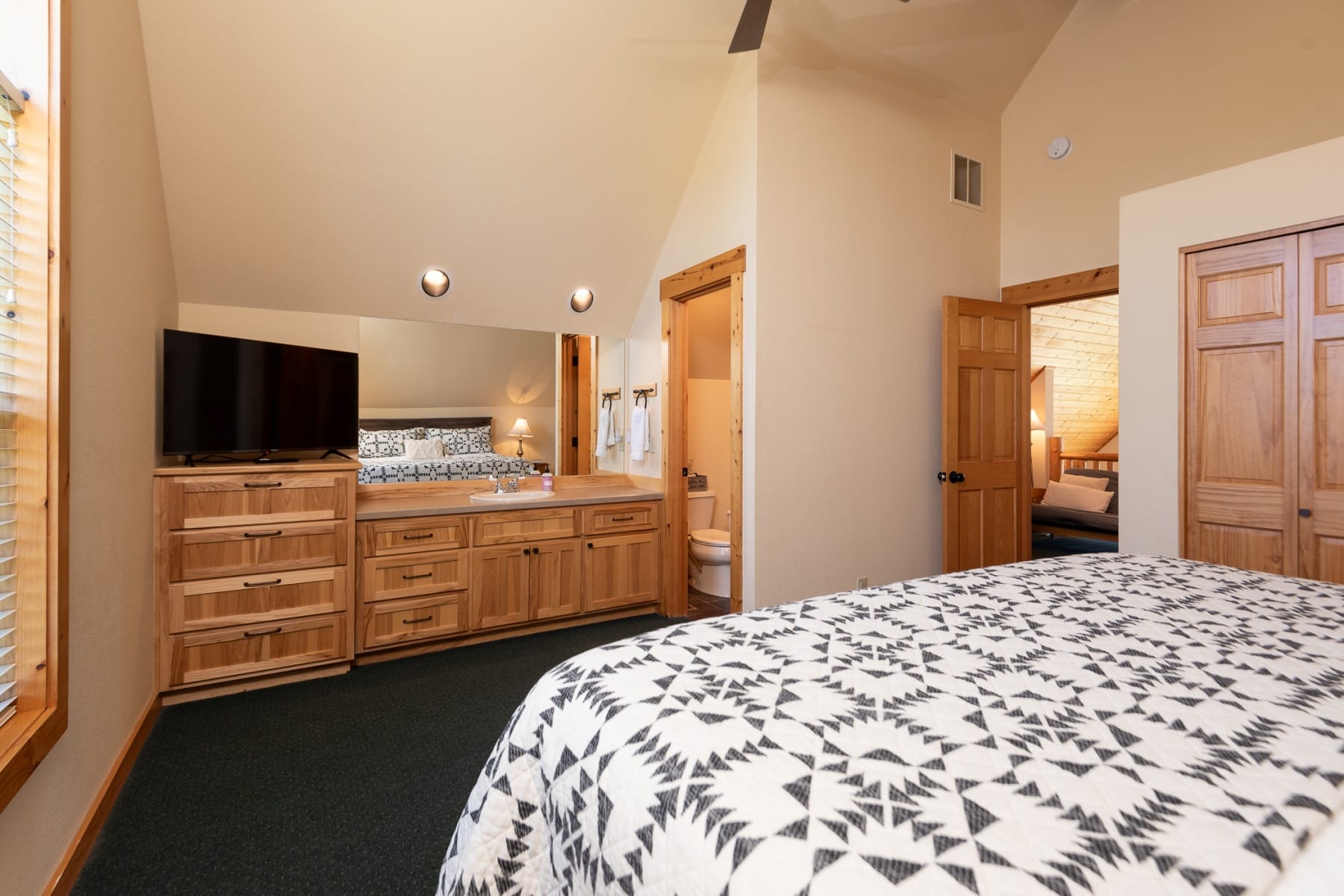 8578 Red Wing Lane Redmond, OR 97756 - 物件實景