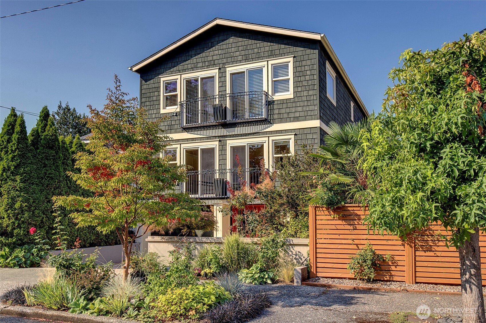 Seattle, Washington, 98112, United States, 5 Bedrooms Bedrooms, ,1 BathroomBathrooms,Residential,For Sale,1876095