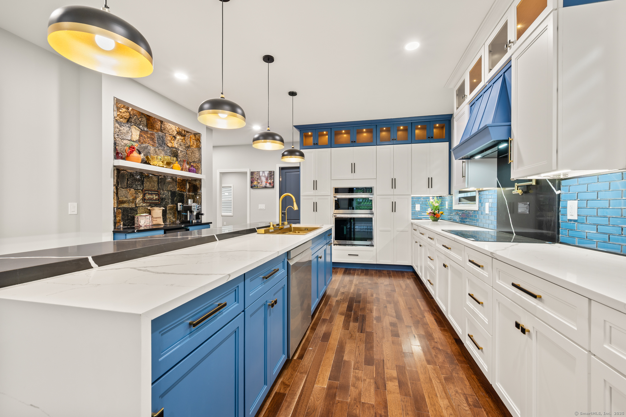 Simsbury, Connecticut, 06092, United States, 4 Bedrooms Bedrooms, ,3 BathroomsBathrooms,Residential,For Sale,1980448