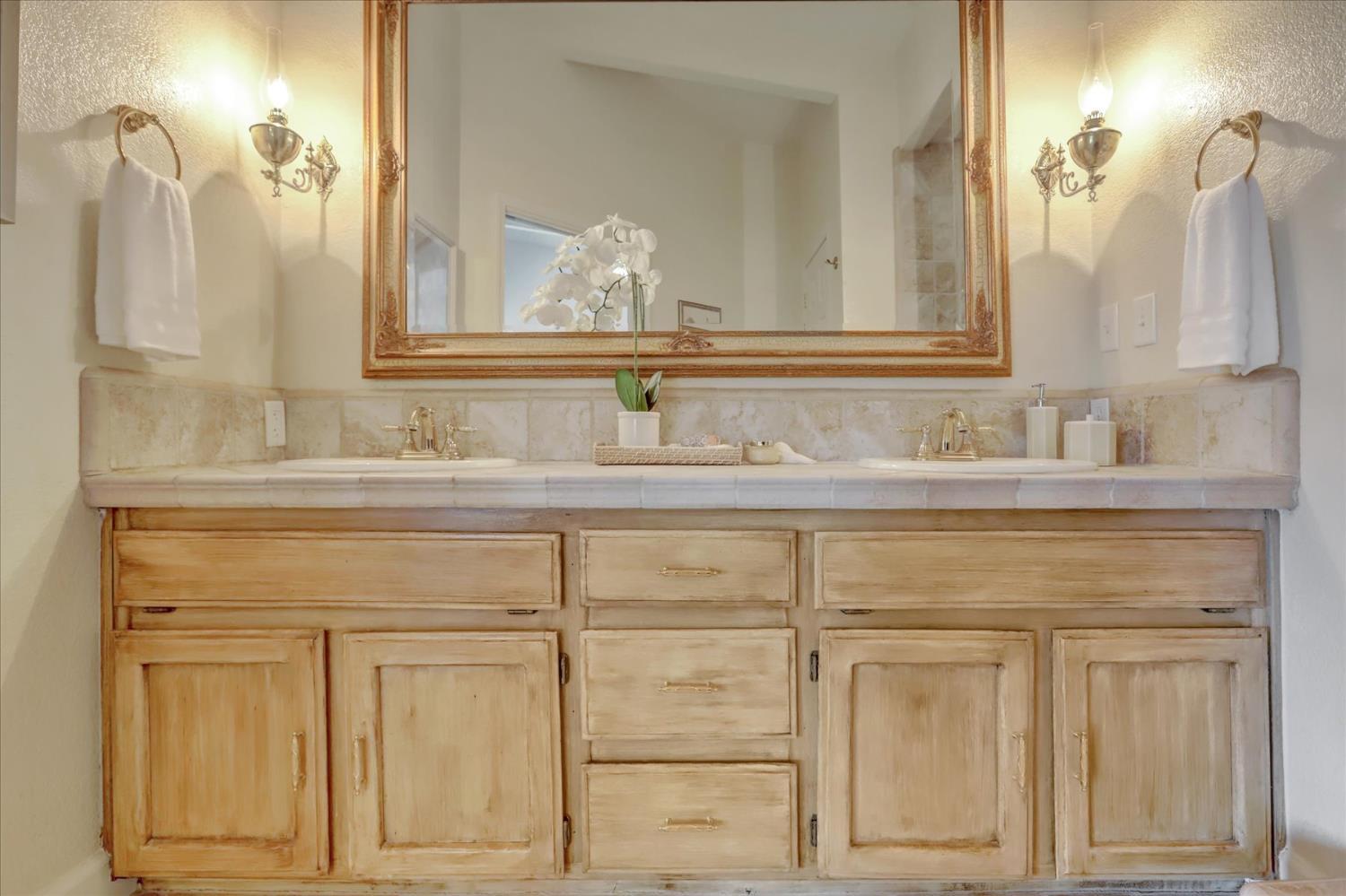 Auburn, California, 95602, United States, 3 Bedrooms Bedrooms, ,4 BathroomsBathrooms,Residential,For Sale,2020675
