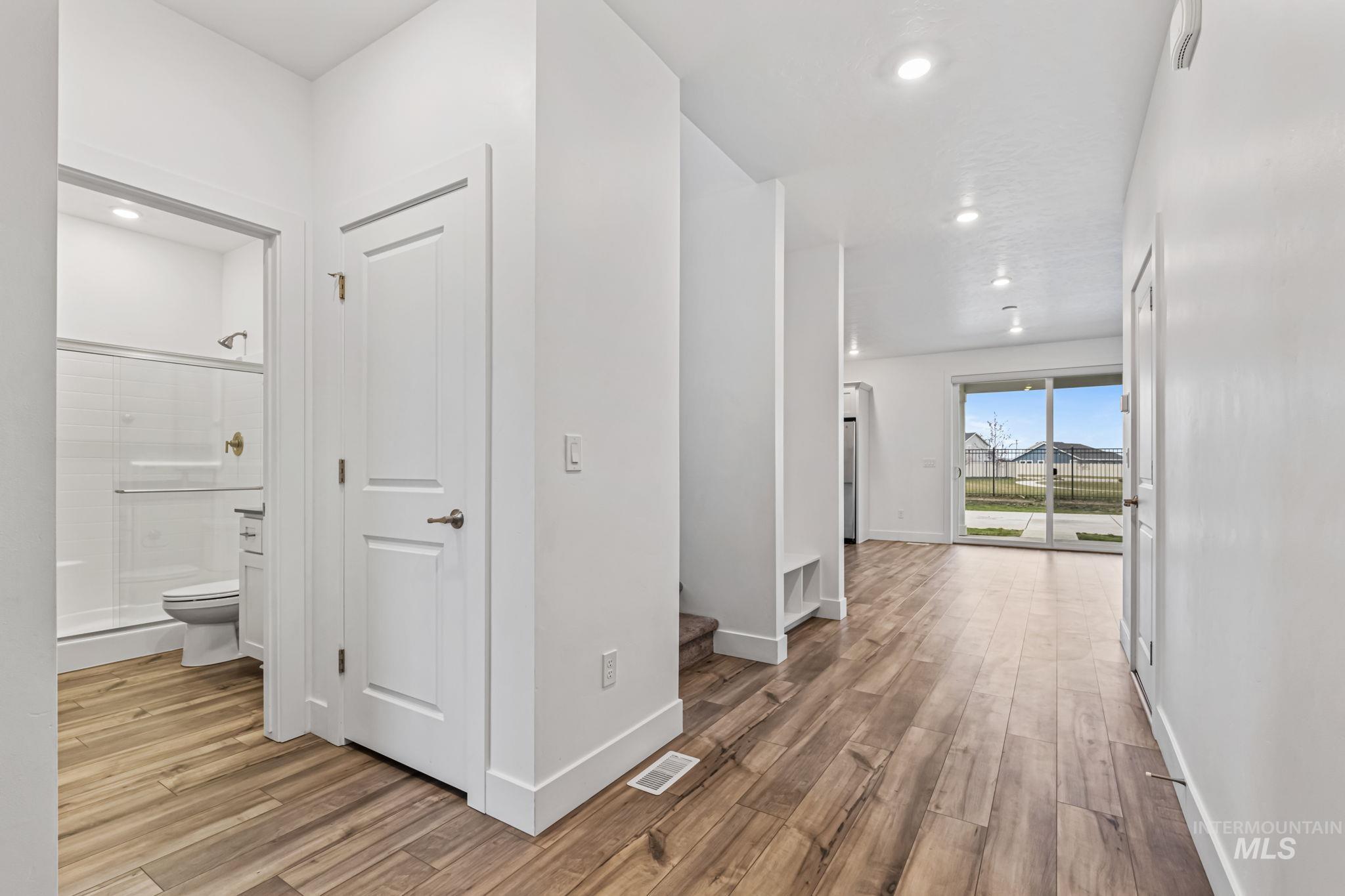 Caldwell, Idaho, 83607, United States, 4 Bedrooms Bedrooms, ,3 BathroomsBathrooms,Residential,For Sale,2005985