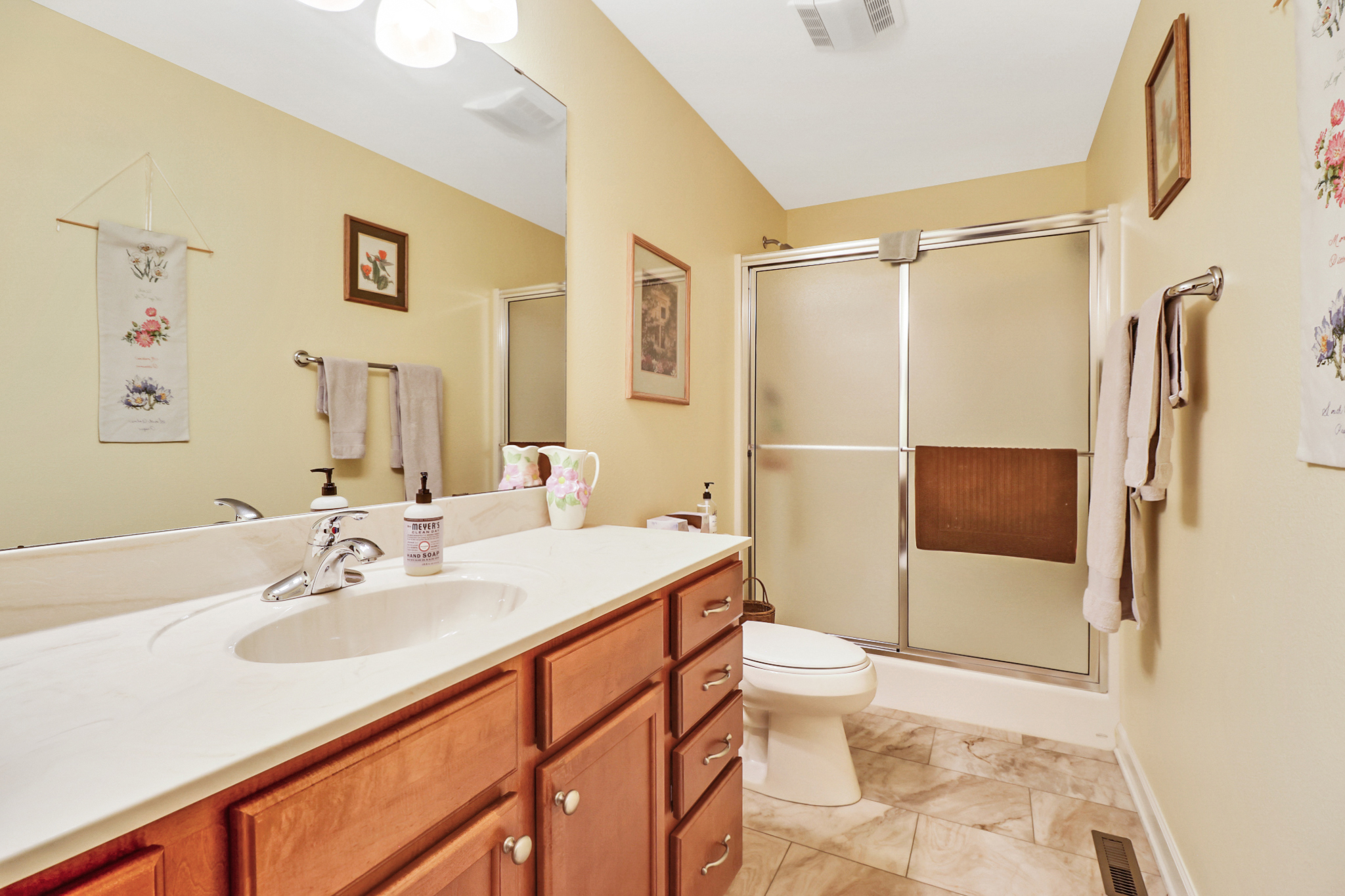 Crossville, Tennessee, 38558, United States, 3 Bedrooms Bedrooms, ,2 BathroomsBathrooms,Residential,For Sale,1975656