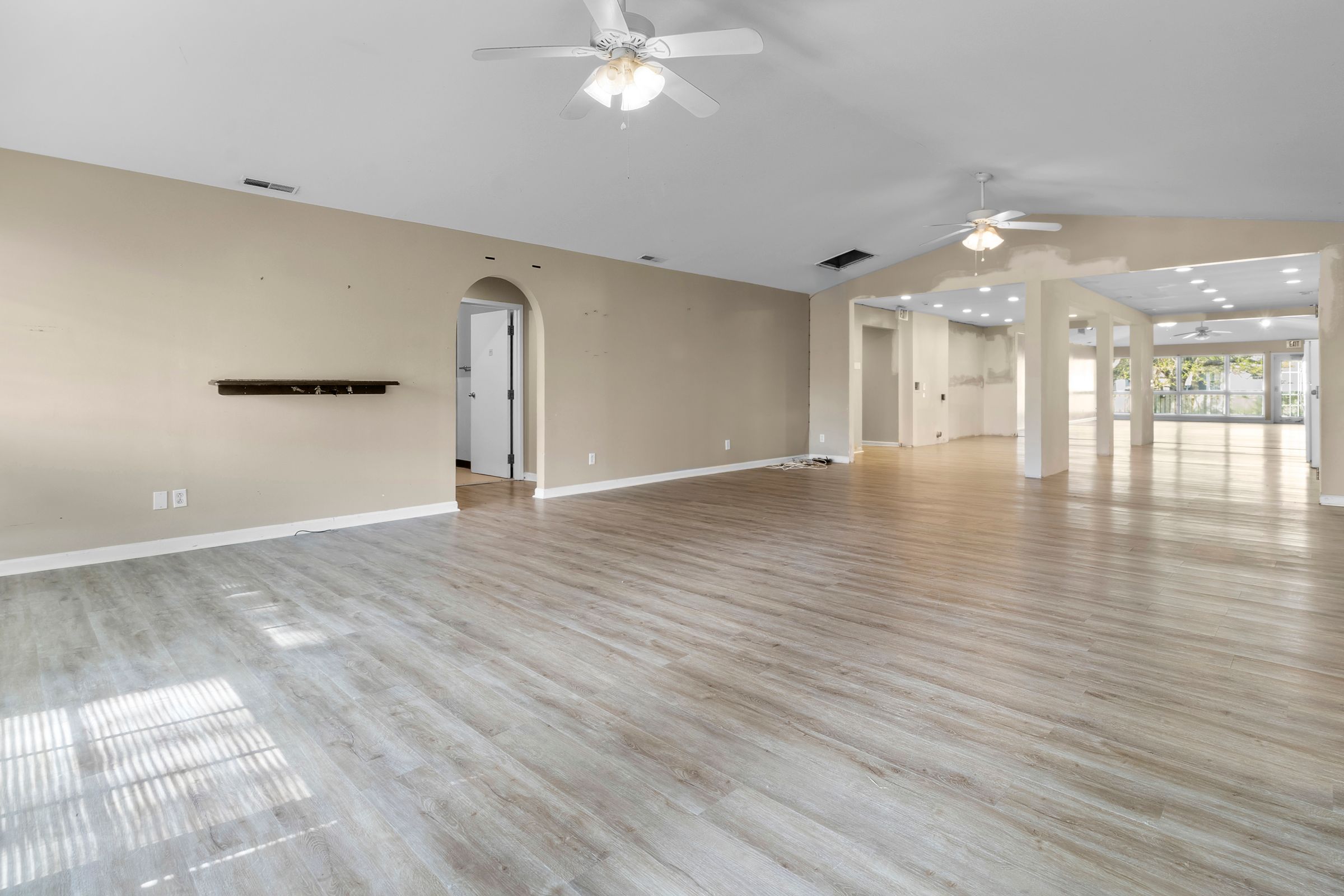 Indianapolis, Indiana, 46240, United States, 14 Bedrooms Bedrooms, ,6 BathroomsBathrooms,Residential,For Sale,1908586