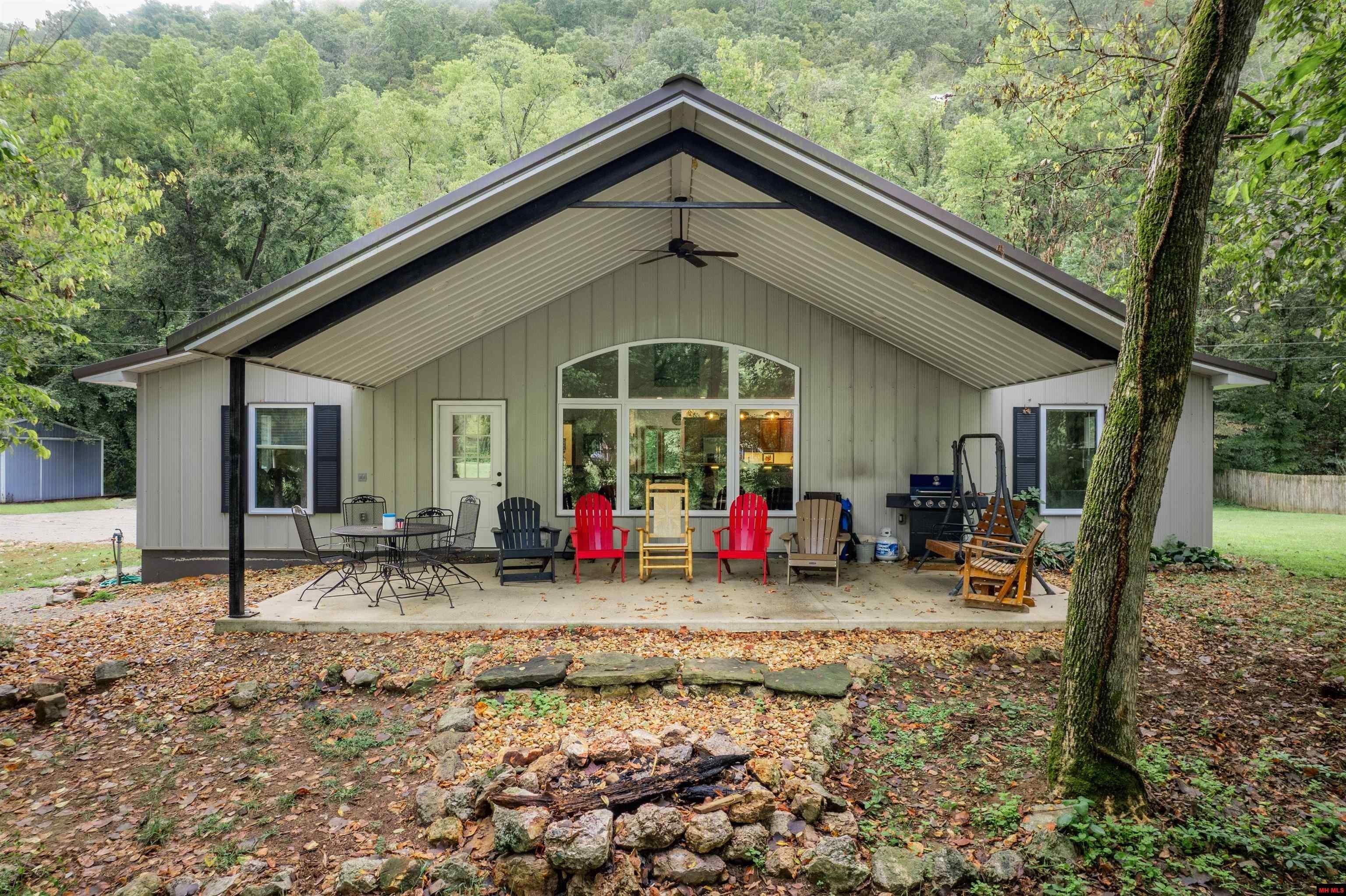 Norfork, Arkansas, 72658, United States, 4 Bedrooms Bedrooms, ,4 BathroomsBathrooms,Residential,For Sale,1976575