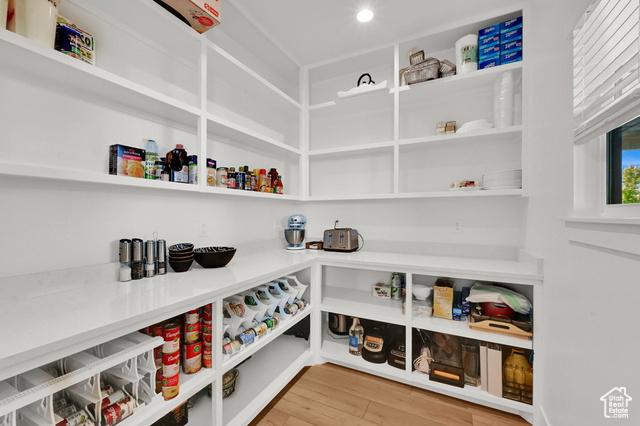 Farmington, Utah, 84025, United States, 5 Bedrooms Bedrooms, ,4 BathroomsBathrooms,Residential,For Sale,1975764