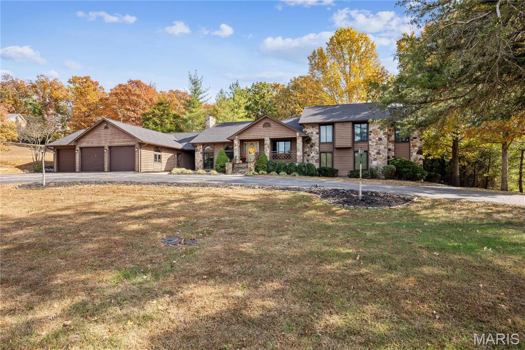 Sullivan, Missouri, 63080, United States, 5 Bedrooms Bedrooms, ,5 BathroomsBathrooms,Residential,For Sale,1906058