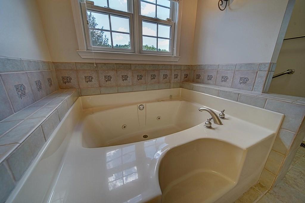 Blairsville, Georgia, 30512, United States, 5 Bedrooms Bedrooms, ,4 BathroomsBathrooms,Residential,For Sale,1770772
