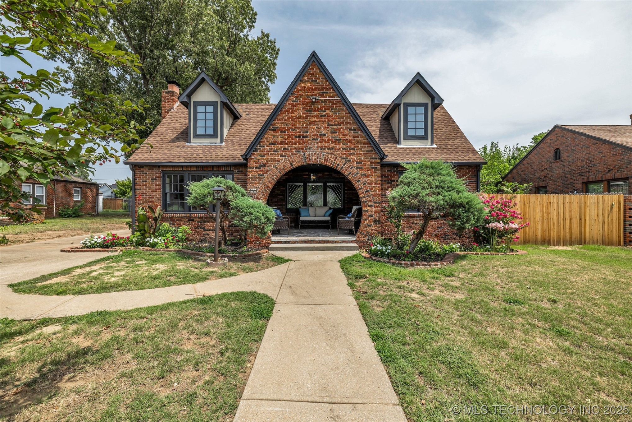 Tulsa, Oklahoma, 74104, United States, 3 Bedrooms Bedrooms, ,3 BathroomsBathrooms,Residential,For Sale,1890482