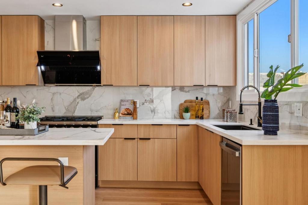 San Francisco, California, 94116, United States, 4 Bedrooms Bedrooms, ,4 BathroomsBathrooms,Residential,For Sale,2014062