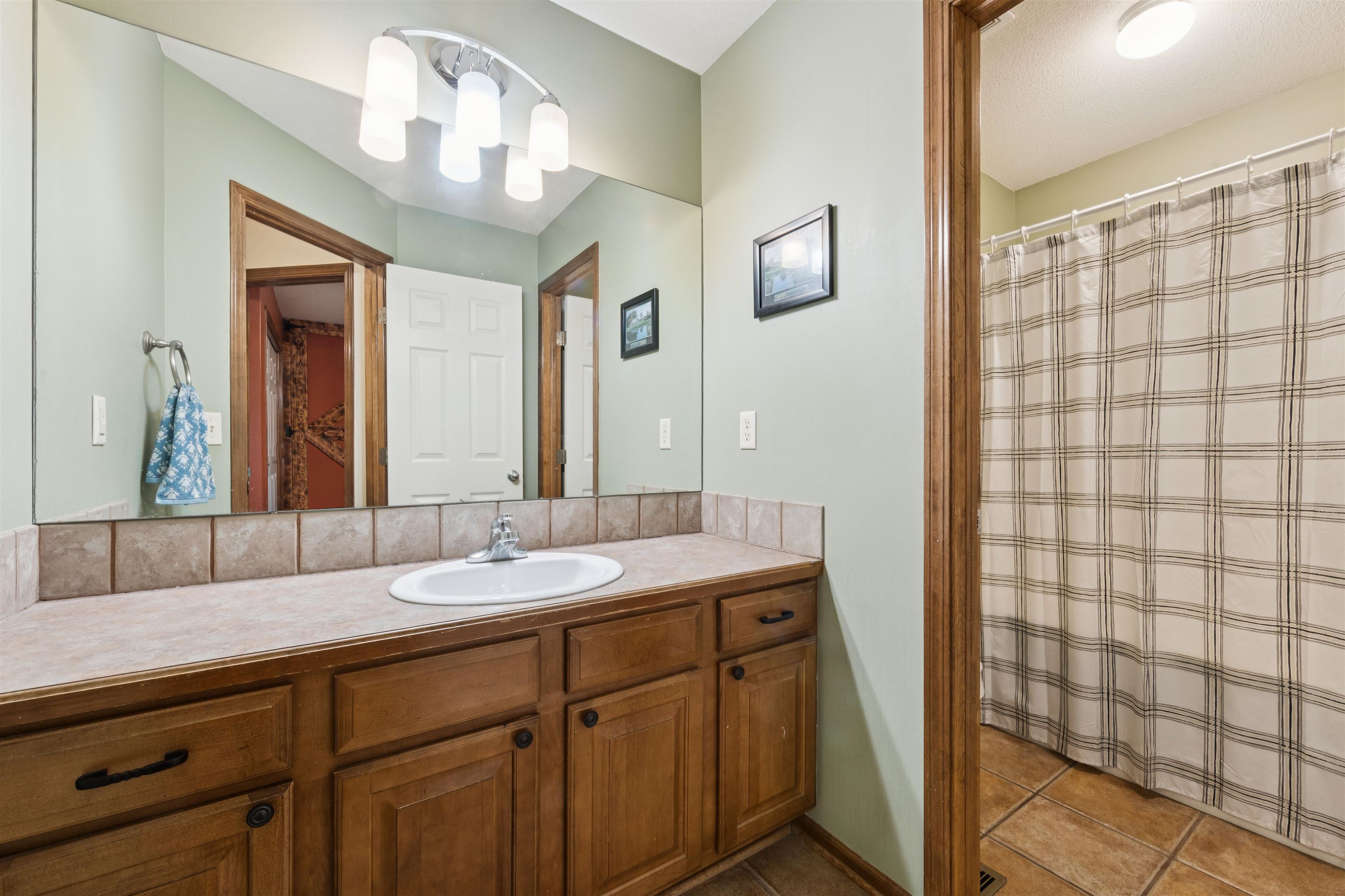 Wichita, Kansas, 67205, United States, 5 Bedrooms Bedrooms, ,3 BathroomsBathrooms,Residential,For Sale,1847235