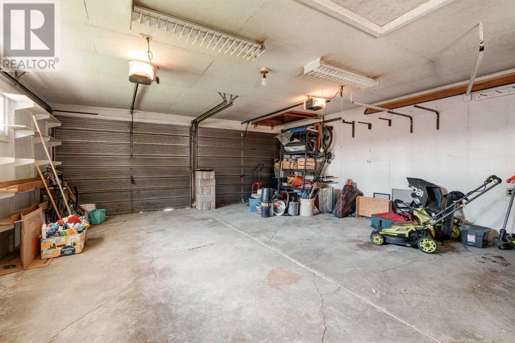 CALGARY, Alberta, T3E 2S7, CA, 3 Bedrooms Bedrooms, ,2 BathroomsBathrooms,Residential,For Sale,1896041