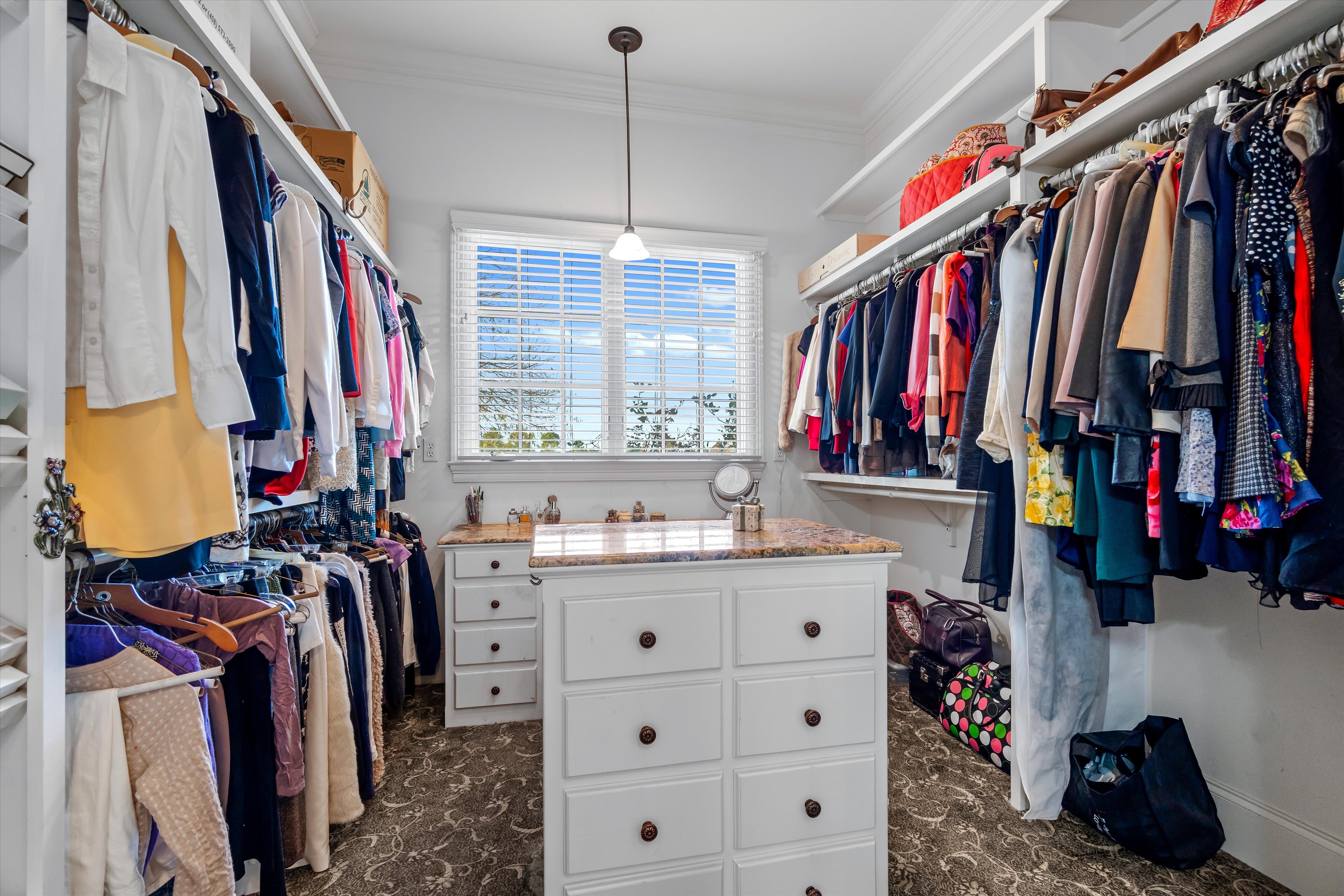 Baton Rouge, Louisiana, 70810, United States, 5 Bedrooms Bedrooms, ,6 BathroomsBathrooms,Residential,For Sale,2002046